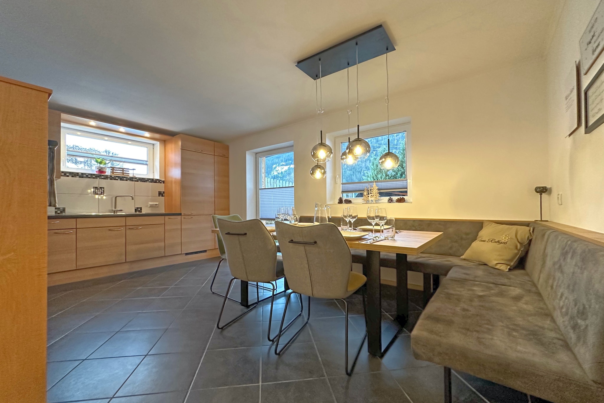 This spacious and modern holiday flat is located in Untertauern in the picturesque Salzburger Land! This inviting accommodation offers the ideal retreat for your winter or summer holiday.
The flat is located on the ground floor and boasts a beautiful eat-in kitchen, which is not only modern but also cosy. Here you can prepare delicious meals and enjoy them with your loved ones at the dining table. The spacious terrace invites you to spend relaxing hours outdoors and offers a breathtaking view of the surrounding nature.
For your well-being, the flat has an infrared cabin where you can relax after an active day in the snow or on summer hikes.
The location of the holiday flat is perfect for outdoor activities. In winter, you have direct access to first-class ski areas, can explore the cross-country ski trails or take relaxing winter walks. In summer, fantastic hiking routes, challenging mountain bike trails and refreshing swimming lakes await you in the surrounding area.
You can also look forward to exciting excursion destinations nearby that will enrich your stay. Discover the beauty of the region and be inspired by the variety of leisure activities on offer.
