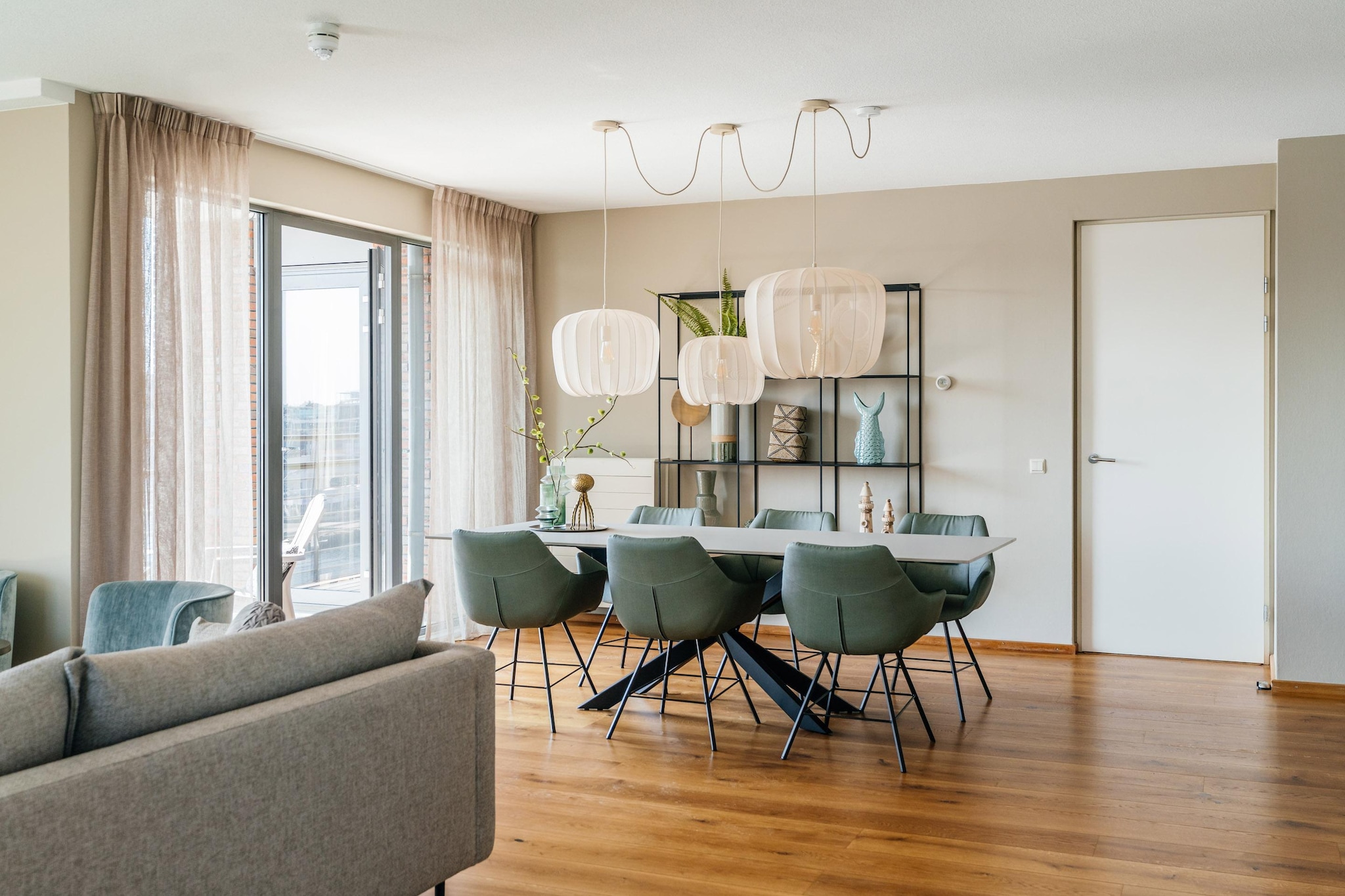 This stylish ground-floor apartment in Scheveningen is ideal for up to 5 guests. With two bright bedrooms, a sleek bathroom, and a fully equipped kitchen featuring a coffee machine, oven, and dishwasher, it offers everything needed for a comfortable stay. The living/dining room with a smart TV and balcony access is perfect for winding down after a day of seaside adventures. Free Wi-Fi, heating, and multiple flat-screen TVs with international channels add to the modern convenience.

Guests can enjoy practical amenities including a washing machine, tumble dryer, hairdryer, and ironing facilities. The apartment also features a lift and private parking. With balconies in every room, youâ€™ll always have a peaceful spot to take in fresh sea air or enjoy your morning coffee.

Located just 900â€¯m from Scheveningenâ€™s famous beach, the apartment is perfect for water sports lovers and sun seekers. Explore nearby attractions like the Pier of Scheveningen, SEA LIFE aquarium, and the iconic Kurhaus Hotel. The city center of The Hague is only 4â€¯km away, offering museums like the Mauritshuis and Binnenhof. Dine at top seaside spots like Simonis aan de Haven, Catch by Simonis, or The Harbour Club, all within walking distance. A perfect blend of city culture and coastal charm awaits.