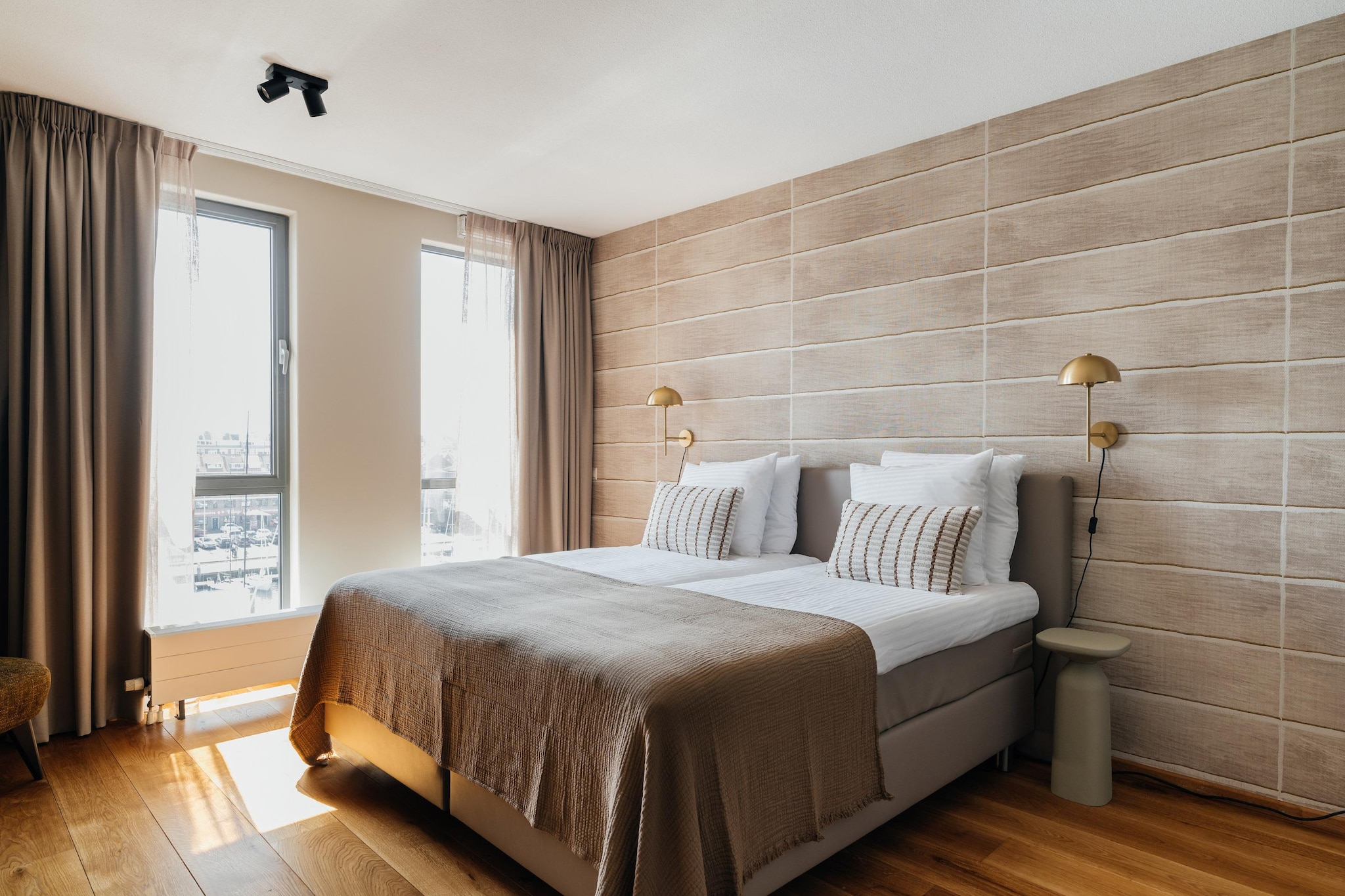 Ground floor: (Kitchen(hob, electric kettle, hood, coffee machine(cups, espresso), oven, microwave, dishwasher, fridge), Living/diningroom(TV(flatscreen, smart TV, international television channels), dining table, balcony), bedroom(3x single bed(boxspring), TV(flatscreen, smart TV, international television channels), balcony), bedroom(2x single bed(boxspring), TV(flatscreen, smart TV, international television channels), balcony), bathroom(shower, washbasin, toilet), Internet access)\n\ntumble dryer, washing machine, balcony, heating, parking, lift, ironing board, iron, hairdryer