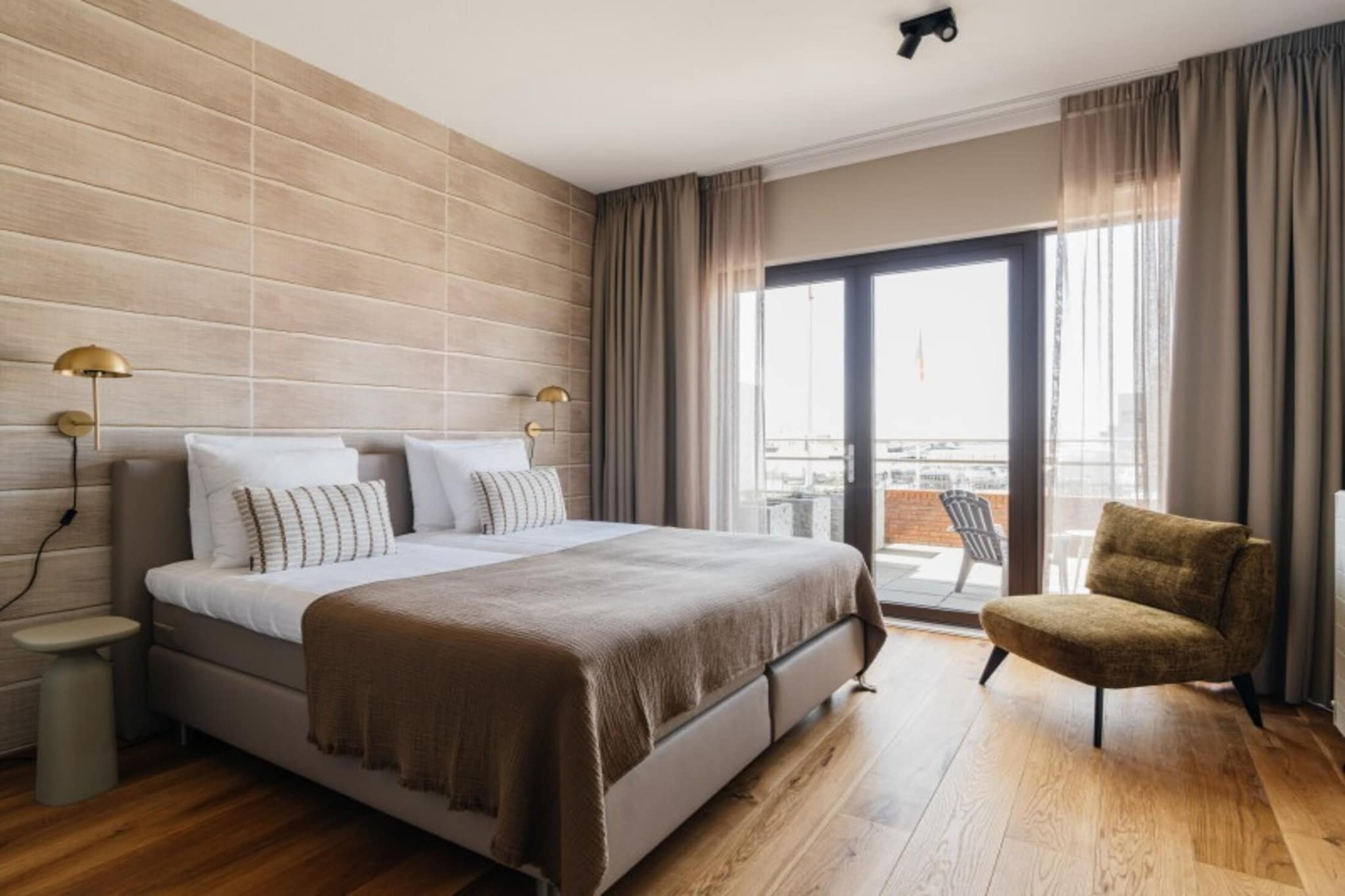 This modern ground-floor apartment in Scheveningen is a stylish seaside escape for up to 5 guests. It features two spacious bedrooms, one with three boxspring beds and the other with two, both equipped with smart TVs and balconies. The bright living/dining room includes a flat-screen TV, dining table, and access to a private balcony. A sleek kitchen comes fully equipped with a hob, oven, dishwasher, microwave, espresso machine, and fridge, making it ideal for self-catering stays.

The apartment offers modern comforts like free Wi-Fi, central heating, a washing machine, tumble dryer, and essentials like an iron, ironing board, and hairdryer. A lift ensures easy access, and private parking adds convenience. Whether you're visiting for business or leisure, the functional layout and stylish interiors create a welcoming base near the coast.

Just 900â€¯m from the iconic Scheveningen beach, this location is perfect for seaside relaxation or water sports. Explore the vibrant harbor, the Pier, or visit cultural gems in The Hague such as the Mauritshuis and Peace Palace (4â€¯km away). Dine nearby at popular seafood spots like Simonis aan de Haven and Catch by Simonis. With nightlife, nature, and museums within easy reach, this harbor-side haven offers the best of city and coast.