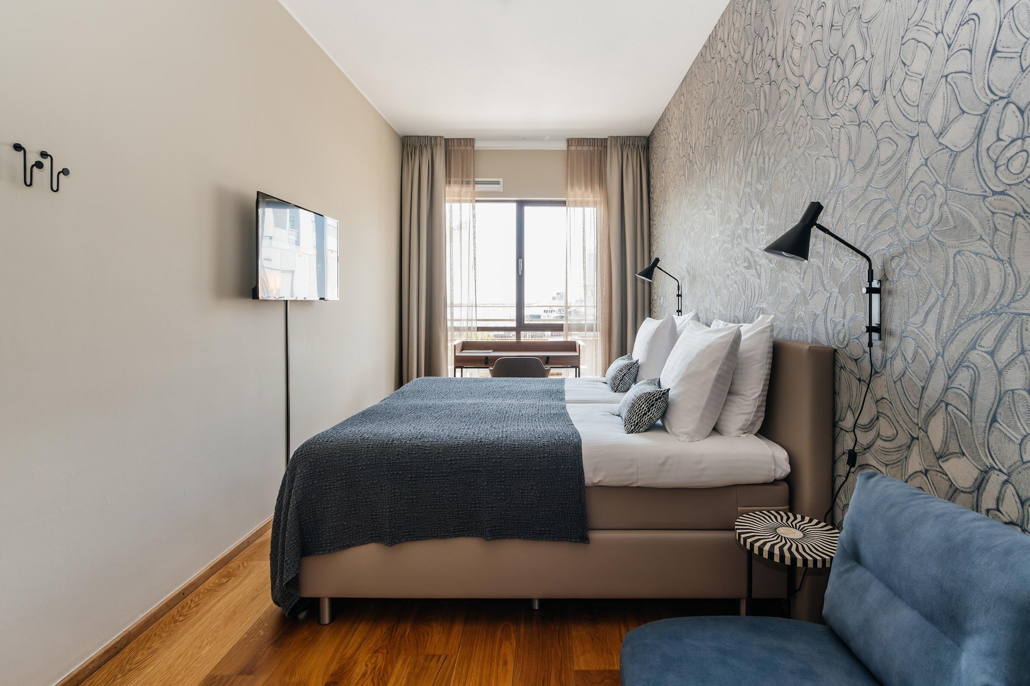 Ground floor: (Kitchen(hob, electric kettle, hood, coffee machine(cups), oven, microwave, dishwasher, fridge), Living/diningroom(TV(flatscreen, smart TV, international television channels), dining table, balcony), bedroom(3x single bed(boxspring), TV(flatscreen, smart TV, international television channels), balcony), bedroom(2x single bed(boxspring), TV(flatscreen, smart TV, international television channels), balcony), bathroom(shower, washbasin, toilet), Internet access)\n\ntumble dryer, washing machine, heating, terrace, parking, lift, ironing board, iron, hairdryer