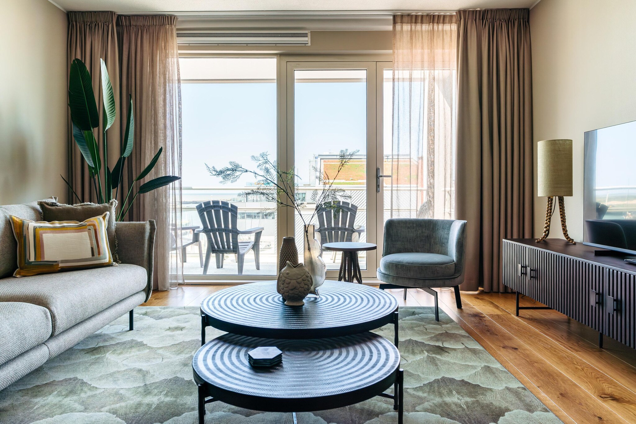 Ground floor: (Kitchen(electric kettle, cooker, hood, coffee machine, oven, microwave, dishwasher), Living/diningroom(TV(smart TV), dining table, seating area), bedroom(single fold-away bed, single fold-away bed, double bed(boxspring), TV), bathroom(shower, washbasin), toilet(toilet), Internet access)\n\ntumble dryer, washing machine, balcony, heating, bicycle storage, garden furniture, parking, lift, ironing board, hairdryer