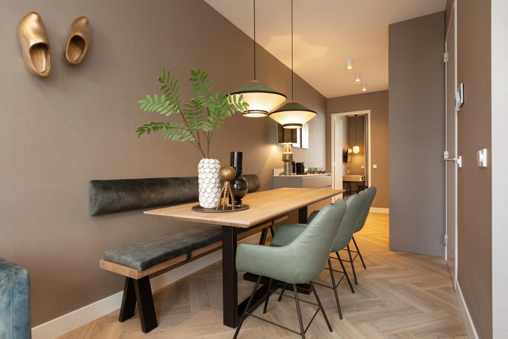 Just steps from the bustling Scheveningen Harbour, this stylish ground-floor apartment at Hellingweg 16 offers a perfect coastal base for up to 5 guests. With two spacious bedrooms, one with three single boxspring beds and the other with two, each with their own smart TV and balcony access, it’s ideal for families or groups. A bright living/dining room with flatscreen TV and a comfortable dining area completes the warm, homely interior.
The fully equipped kitchen features a hob, oven, microwave, fridge, dishwasher, and espresso coffee machine, great for casual meals after a beach day. Guests enjoy free Wi-Fi, heating, a washing machine, tumble dryer, ironing board, and convenient lift access. Private parking ensures easy arrival, while thoughtful extras like a hairdryer and modern furnishings make this apartment both functional and cozy.
Located just 900 m from the beach, the apartment is perfectly positioned to explore Scheveningen’s many attractions, try surfing or sailing just 100 m away, stroll the iconic pier, or visit Sea Life and the Museum Beelden aan Zee. The Hague city center is only 4 km away. Enjoy fresh seafood at Catch by Simonis, Encore by Simonis, or a sunset dinner at The Harbour Club, all nearby.