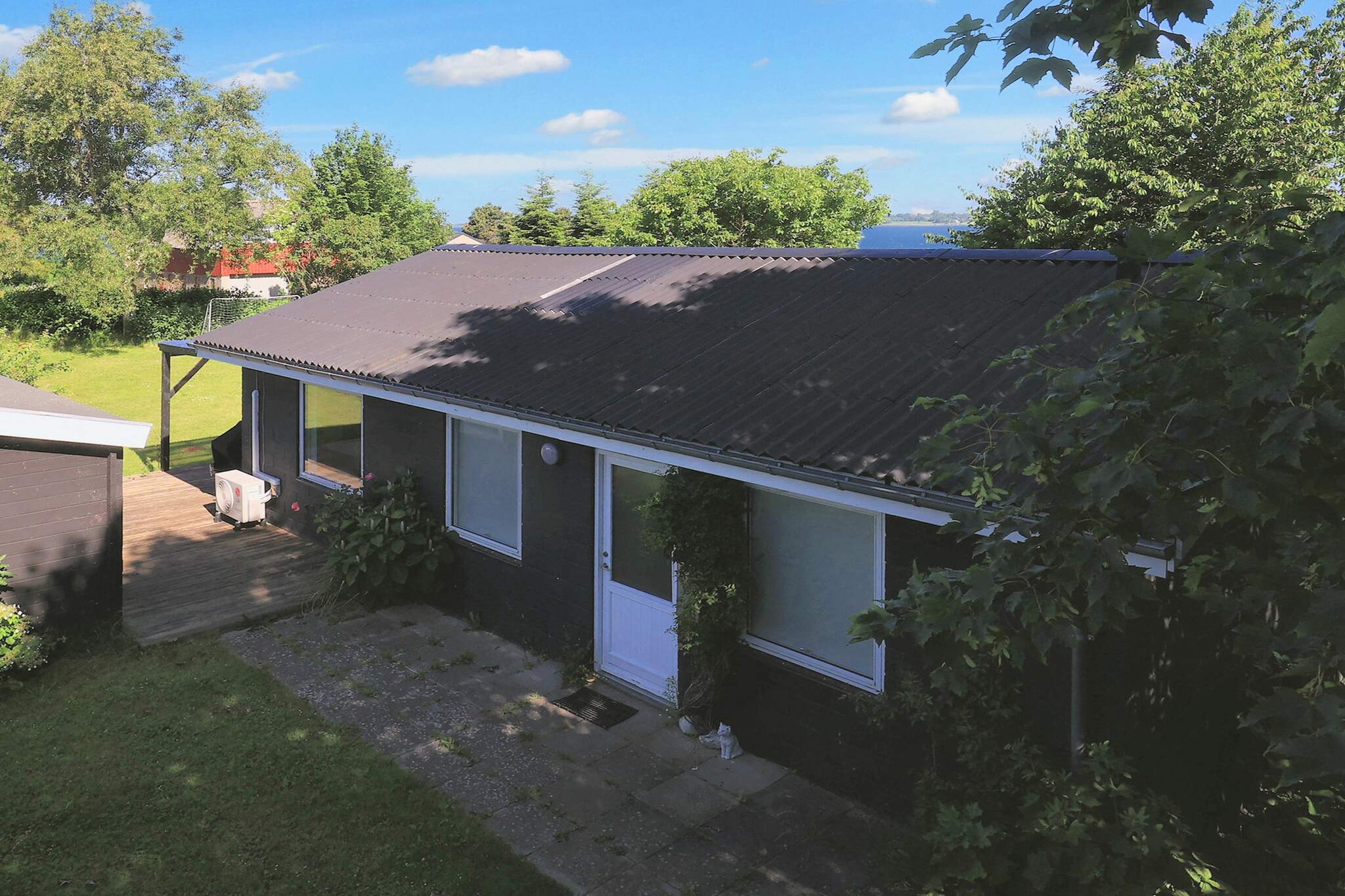 Kitchen(stove(induction), coffee machine, oven, dishwasher, fridge-freezer, washing machine), Living/bed room(TV, chromecast), bedroom(double bed), bedroom(double bed), bedroom(double bed), bathroom(washbasin, shower, toilet), heating(electric), terrace, garden furniture, sun loungers, air to air heatpump