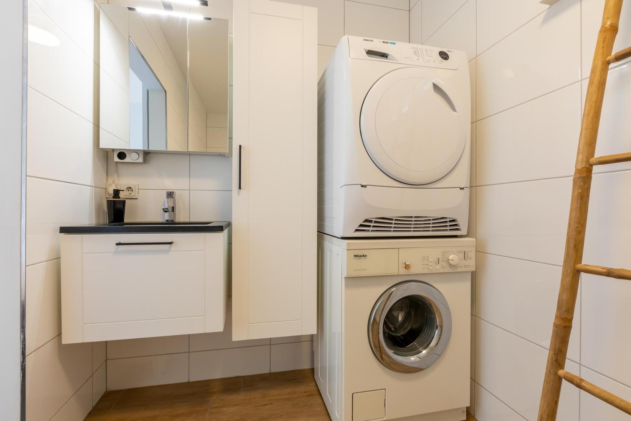Achterweg 10 l Zonnemaire 'Sol e Mar' - Badkamer