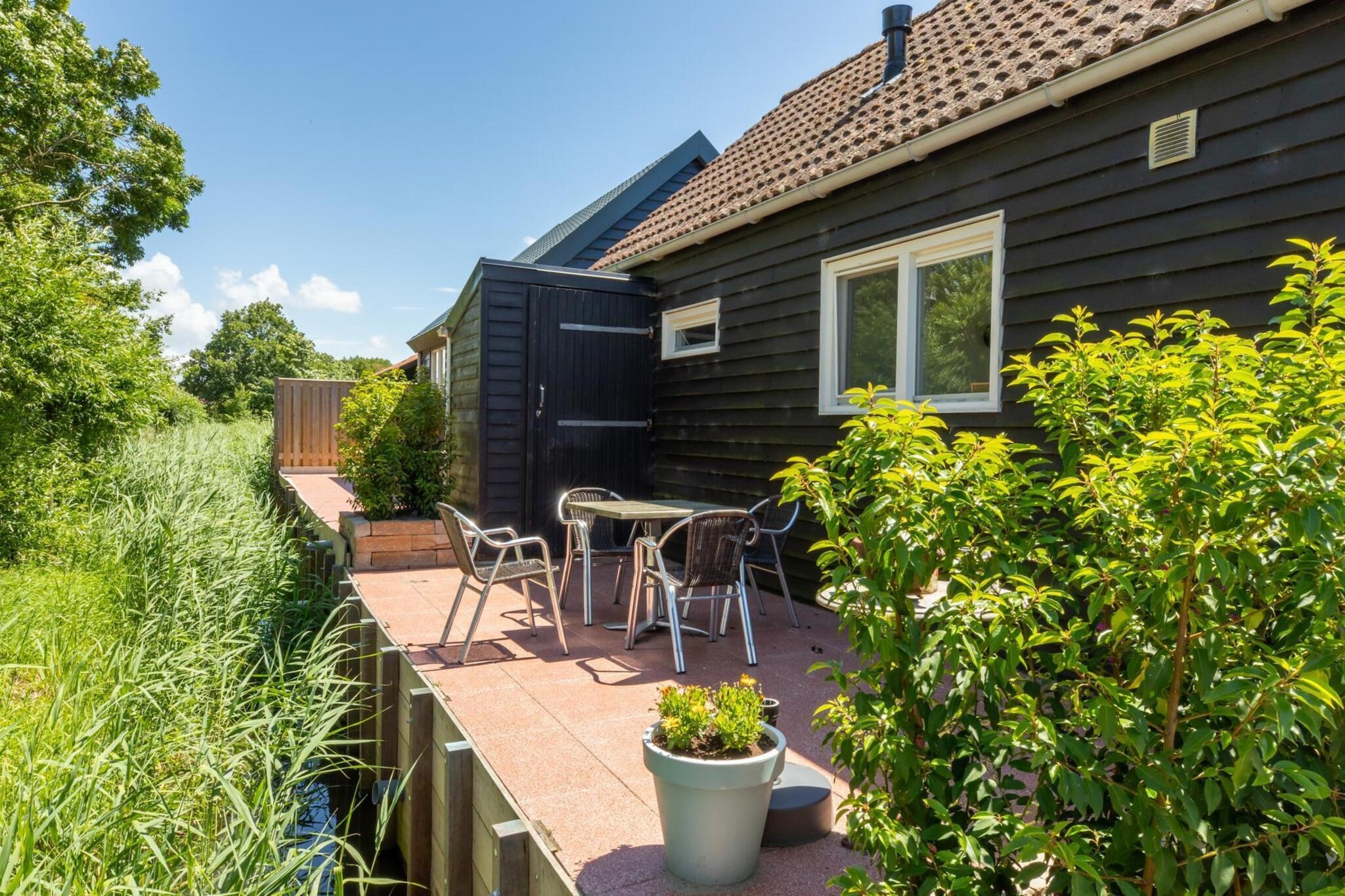 Achterweg 10 l Zonnemaire 'Sol e Mar' - Buitenkant zomer
