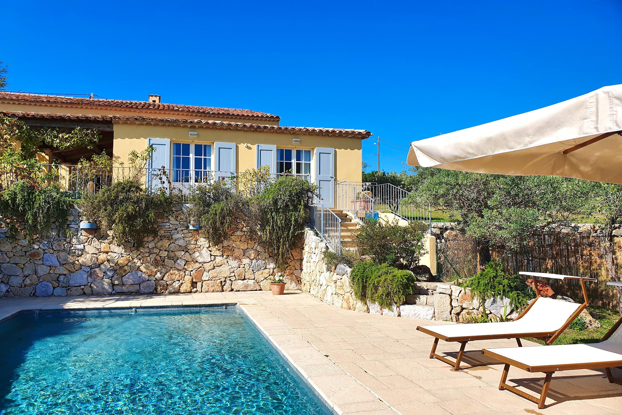 Beautiful Provencal country house in nature