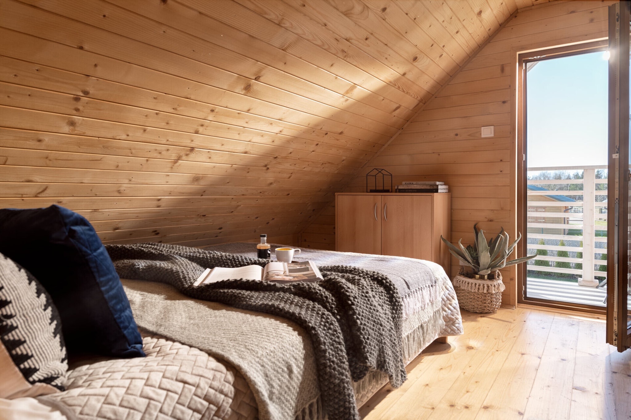 Ground floor: (open kitchen(hob(2 ring stoves, induction), electric kettle, toaster, microwave, fridge-freezer), Living/diningroom(double sofa bed, TV(flatscreen), dining table), bathroom(shower, washbasin, toilet, hairdryer))\n\nOn the 1st floor: (bedroom(single bed, double bed), bedroom(single bed, double bed))\n\nReception, Internet access, Parking, Waterslide, Whirlpool, Table tennis, Sporting field(s), Football field, Volleyball field, Basketball, Bar, Indoor playroom, Play area, Lawn, baby bath, washing machine(paid), balcony, heating(electric), terrace(private, roofed), garden(shared with other guests, fenced, 1,5 hm2), garden furniture, sun loungers, BBQ(shared with other guests, charcoal), trampoline(shared with other guests), swimming pool(shared with other guests, outside, heatable, including separate children’s swimming pool (depth 50cm), cover, 14 x  6 m., opened from Jun upto and including 1/2 Sep), sand pit(shared with other guests), slide(shared with other guests), high chair, ironing board, iron, party games, Swing set, baby crib(free)