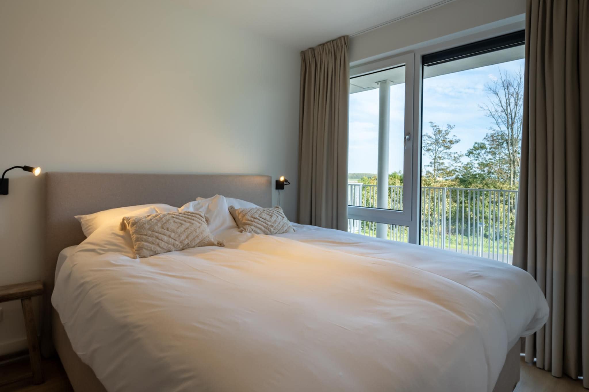 Ground floor: (open kitchen(coffee machine(pads), oven(grill-oven), fridge-freezer), Living/diningroom(TV(flatscreen, digital, international television channels), dining table(4 persons), seating area(5 persons)), bedroom(double bed), bedroom(double bed), bathroom(shower, washbasin), storage(tumble dryer, washing machine))\n\nhallway(toilet), jetty, balcony, heating(central, gas), terrace, bicycle storage, garden furniture, sun loungers, parking