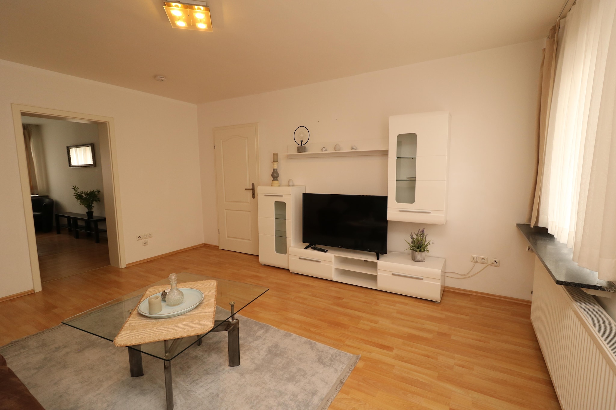 This well-appointed 2nd-floor apartment in Essenâ€™s Frohnhausen district is ideal for 3 guests seeking comfort and convenience. The layout includes a living/sleeping area with two single beds, a TV, and a seating corner, plus a second bedroom with two more single beds. The bathroom features a shower, washbasin, and toilet, while the kitchenette is equipped with a coffee machine and electric kettle for light cooking.

Guests can unwind on the balcony, enjoy meals on the terrace with garden furniture, or relax in the lounge set. Additional amenities include a tumble dryer, paid washing machine, and on-site parking. Essentials like shops and restaurants are just 200 m away, and the city center and Essen HBF are only 3 km from the property. Messe Essen is a short 5 km drive, with easy access to DÃ¼sseldorf (40 km) and Dortmund (50 km) airports. This apartment blends peaceful living with city accessibility.