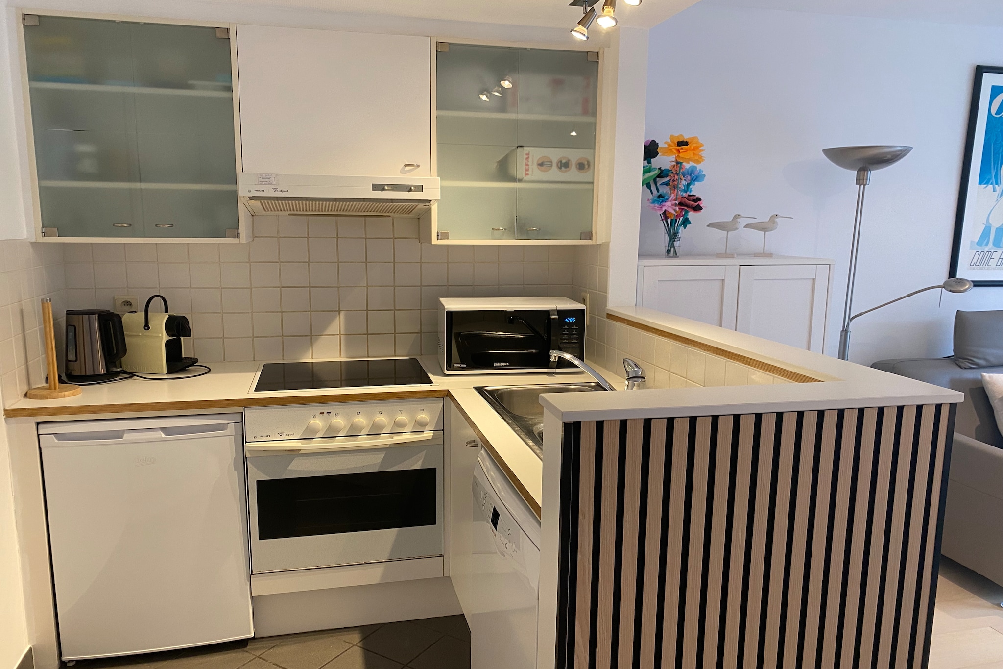 Modern Coastal Retreat with Balcony
Step into this beautifully renovated two-bedroom apartment where modern comfort meets serene coastal living. Located on the 2nd floor with convenient lift access, the bright living and dining area extends to a charming balconyâ€”your perfect spot to savor morning coffee or evening sunsets. The open kitchen is fully equipped with an electric hob, oven, microwave, and coffee machine, making meal prep effortless. Relax in spacious bedrooms featuring a double bed and a versatile trundle with bunk beds, ideal for families or groups. A sleek bathroom with bathtub and shower ensures comfort throughout your stay.

Prime Location Near Leisure & Dining
Situated in a sought-after Nieuwpoort neighborhood, this apartment is close to local shops, cafÃ©s, and dining options for all tastes. Golf enthusiasts can tee off at Ter Hille course just 5 km away, while families will love nearby Plopsaland theme park, only 20 km from your doorstep. The vibrant marina and waterfront restaurants await 5 km away, offering scenic views and fresh seafood delights. Easy access to NMBS Train Station De Panne and Ostend Airport ensures smooth arrival and departure.

Relaxation & Convenience Combined
Unwind on the sun-kissed balcony or gather indoors to watch your favorite shows on the Smart TV. Lift and garage parking add convenience for travelers with luggage or vehicles.