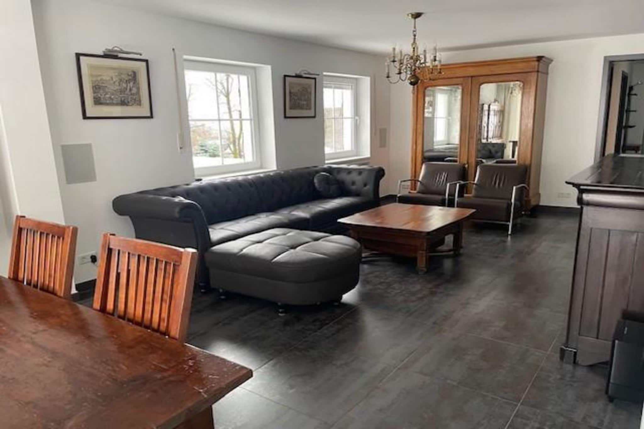 This cosy 7-person flat with terrace is located on the first floor. The living room has a sofa with a large couch, 2 comfortable armchairs and a dining table. There is a TV with DVD player, Fox Sport and Film 1 Channel is available. The luxury kitchen is equipped with all imaginable appliances and cooking utensils. There is also a separate guest toilet. There are 4 bedrooms. The master bedroom has a large bed and is extra long. One bedroom has a single bed, the other 2 bedrooms have bunk beds, of which one bunk bed has a slightly larger lower bed. There is enough space to hang clothes in all rooms. The bathroom has a shower, a double washbasin, a bathtub and a toilet. There is a playground and a trampoline in the garden for the children. On the ground floor, children can have fun with the Playstation, table football, chalk board and various children's toys. There is also a room for all the ski equipment. If you need a high chair or a cot, please indicate this when booking. There are many beautiful cycling and hiking trails near the flat. There is a playground 50 metres from the flat and a swimming pool 150 metres away. Neuastenberg has nice restaurants and its own butcher and baker. The Sauerland is known for its many charming towns and beautiful nature. There are many interesting places in the neighbourhood. There is plenty to do and experience for children, such as a fun trip to Fort Fun, an adventure park with many attractions. You will also find the small Postwiese ski area and a ski hire centre. The centre of Winterberg is a 10-minute drive from the flat.