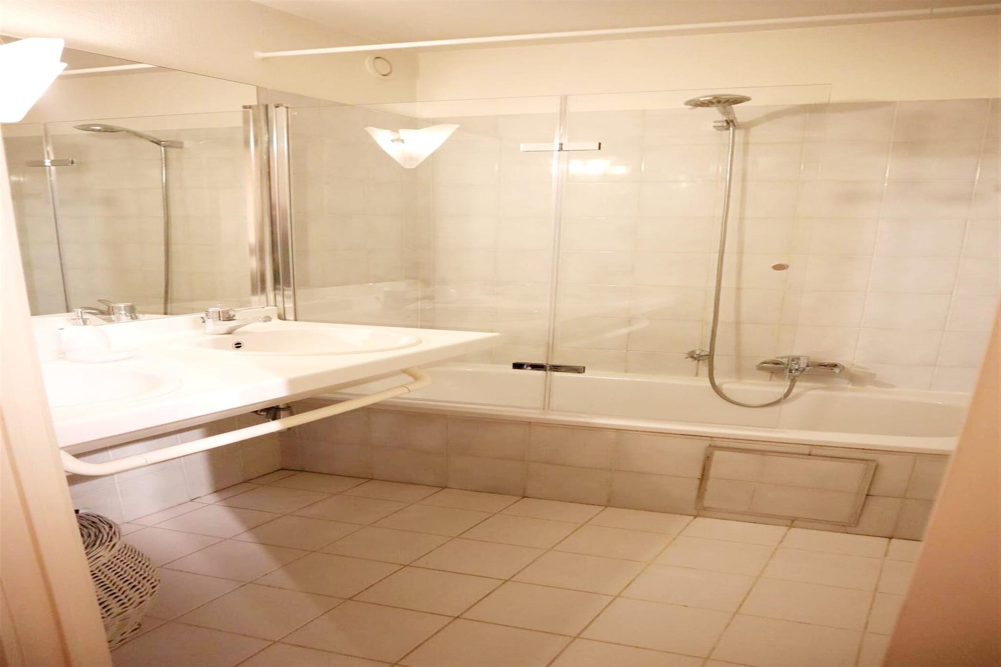SCORPIO A 0202GAR-Bathroom
