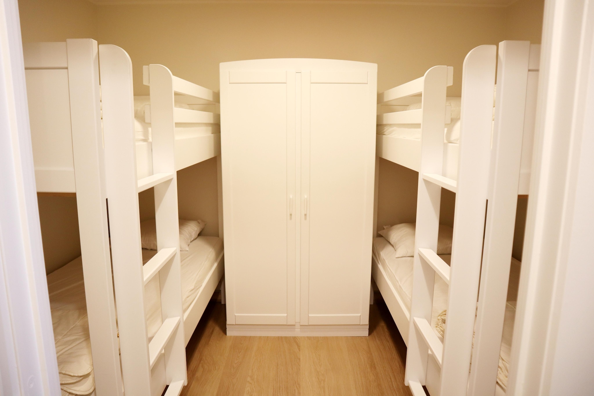 SCORPIO BI 403-Bedroom