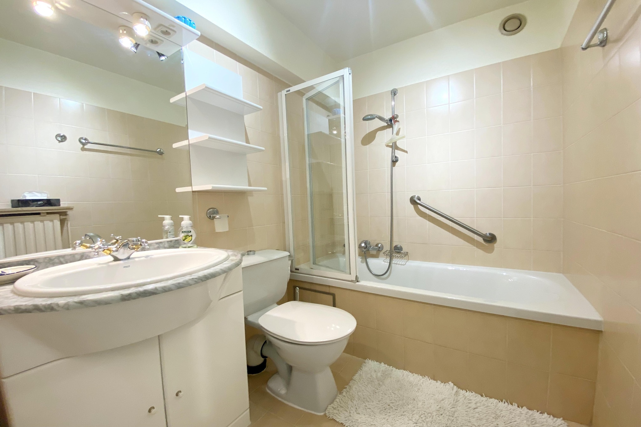 SUNFLOWER 404-Badkamer