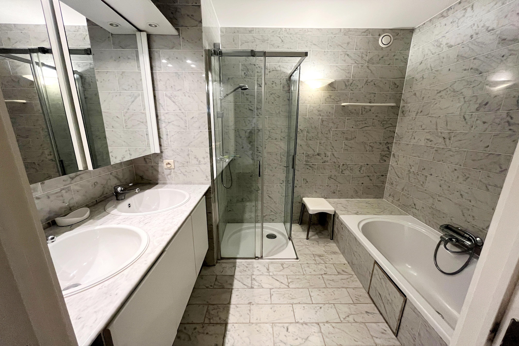 CASINO AB A0403GAR-Badezimmer