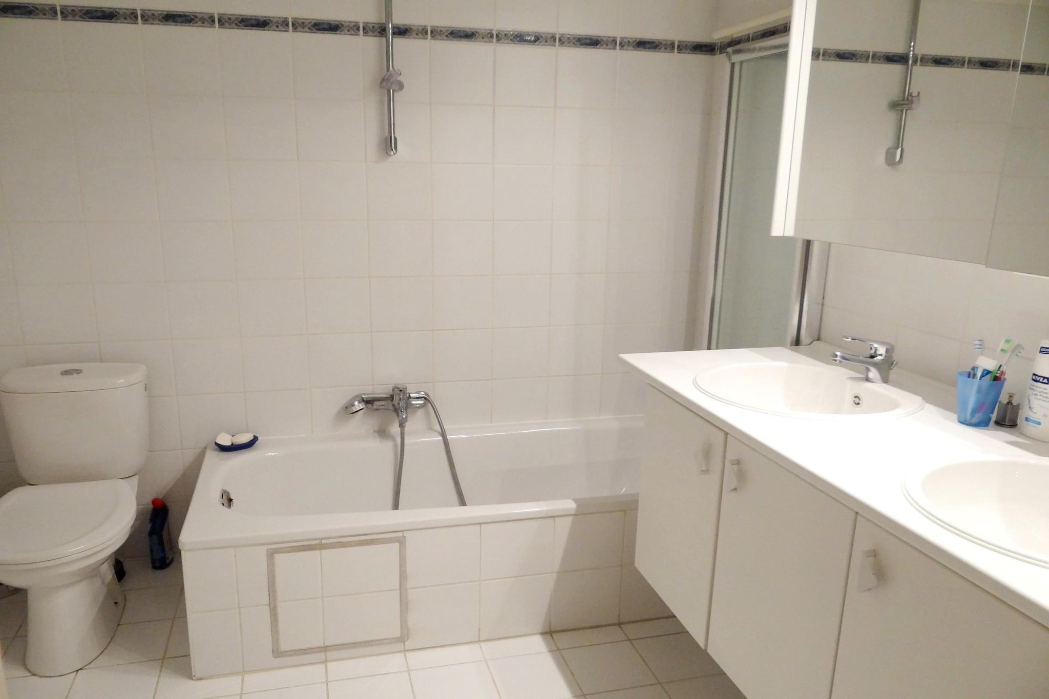 SCORPIO BI 1303GAR-Badkamer