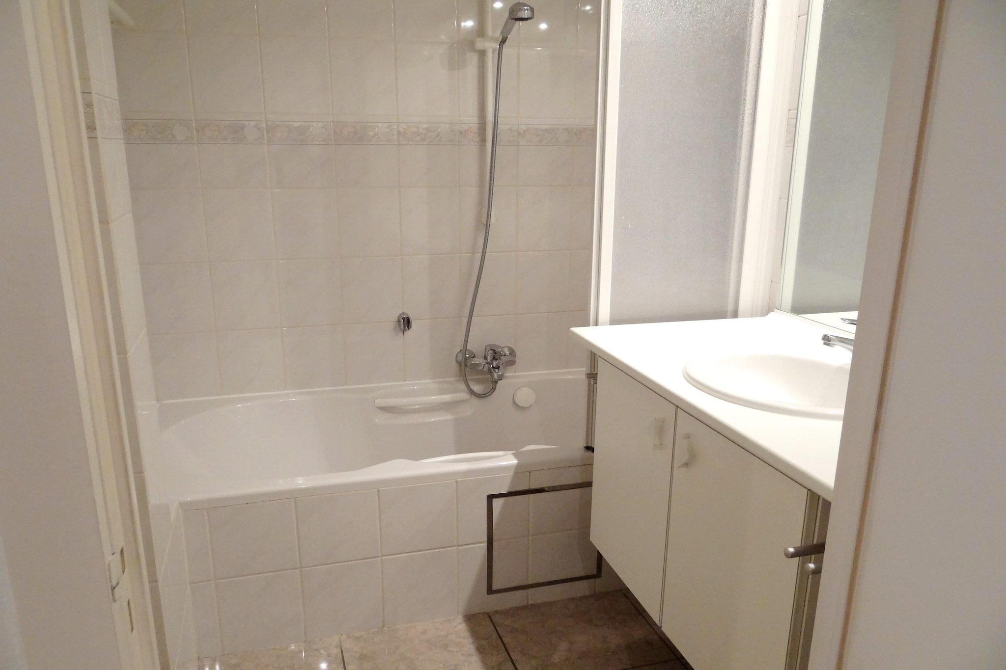 SCORPIO BI 0402GAR-Badkamer