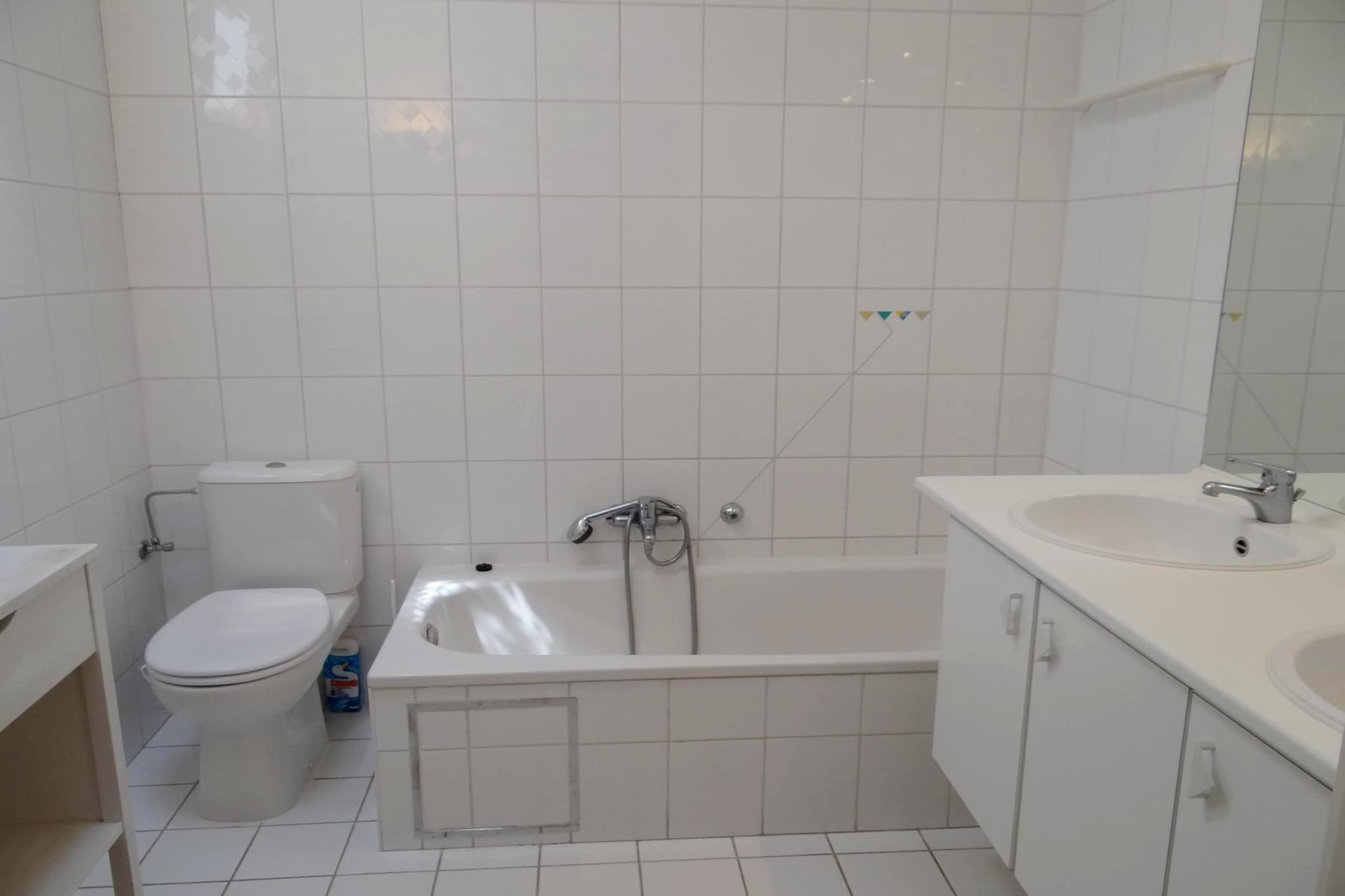 SCORPIO BI-Badkamer
