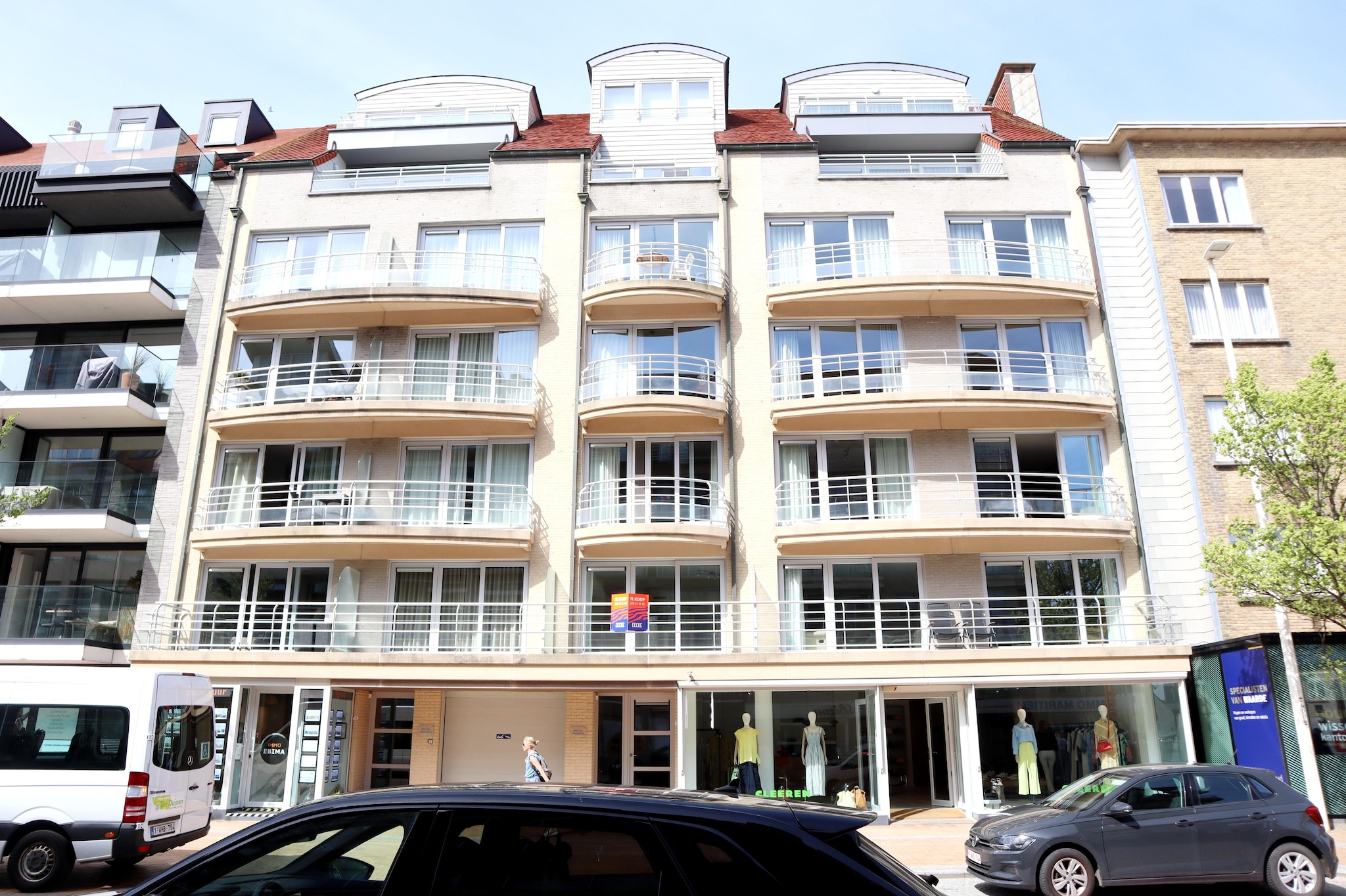 HOF VAN VLAANDEREN-Buitenkant zomer