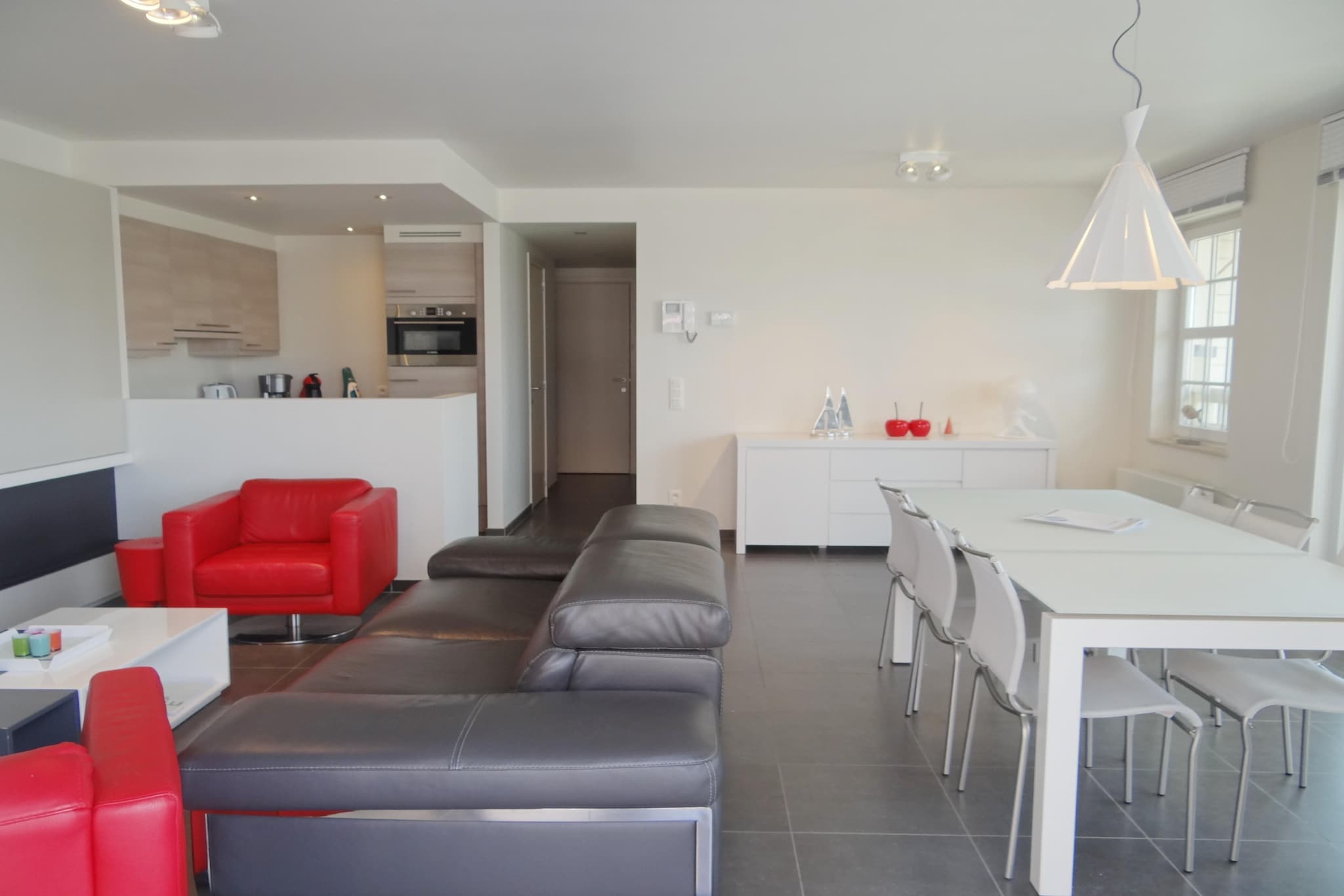 DOCKSIDE 0303-Living room