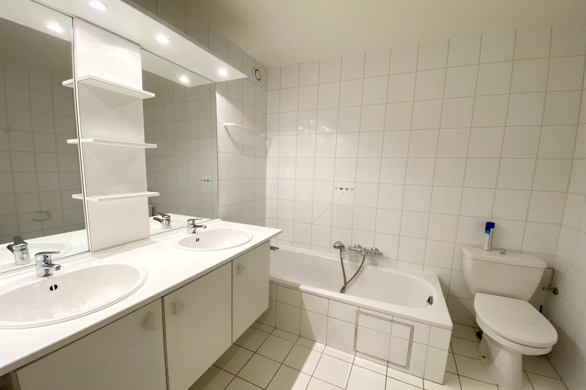SCORPIO BI 1201GAR-Badkamer