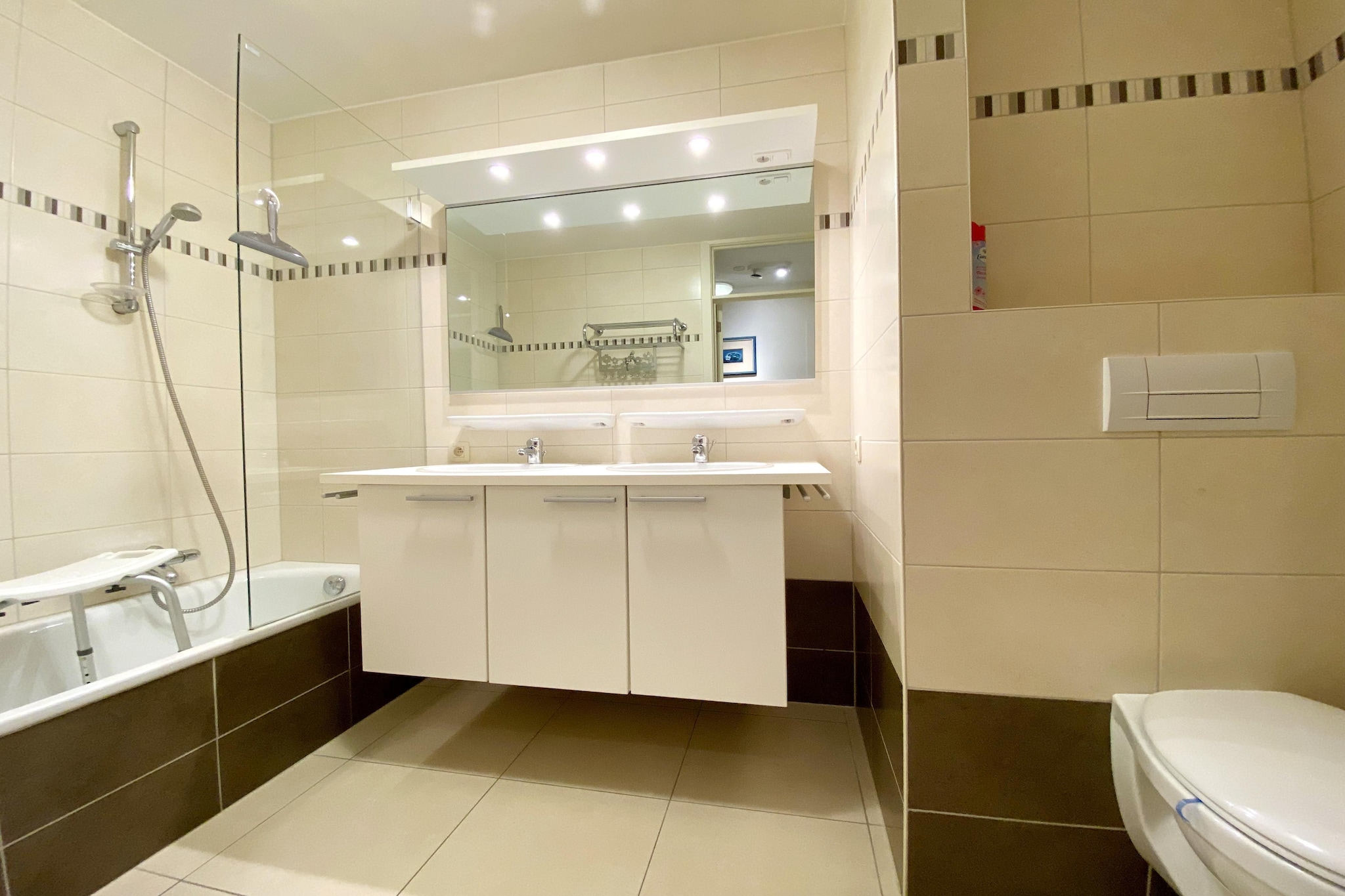 LECTUS I 3/0202GAR-Badkamer