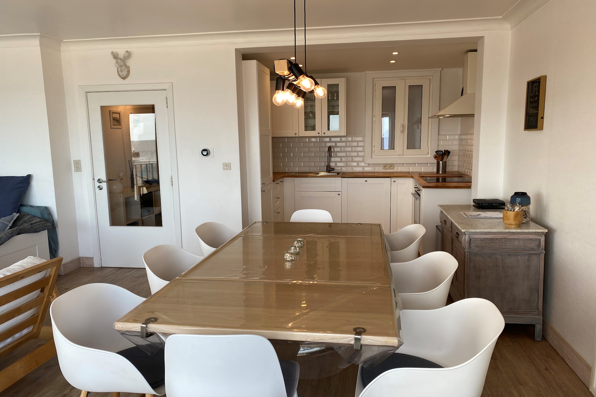 This spacious 3-bedroom apartment on Nieuwpoort’s sea wall offers the perfect blend of comfort, convenience, and stunning coastal views. Thoughtfully designed with child-friendly furnishings, it provides a welcoming retreat for families and travelers alike. Just steps from the pristine sandy beaches, it’s an ideal haven for those seeking tranquility, seaside relaxation, and memorable moments by the water. Whether you’re enjoying the breathtaking scenery from the apartment or exploring the charming town, this residence promises an unforgettable coastal escape.

Nieuwpoort is a vibrant coastal town, known for its picturesque beaches, historic sights, and lively atmosphere. Guests can soak up the sun, take refreshing dips in the North Sea, or enjoy leisurely walks along the coastline, with Nieuwpoort Beach just a short stroll away. The bustling marina, where colorful sailboats and yachts float peacefully, provides the perfect spot for scenic exploration. Dine at waterfront restaurants, immerse yourself in the maritime ambiance, or explore the surrounding countryside on foot or by bike via well-marked trails that wind through charming villages, lush farmland, and peaceful nature reserves.

