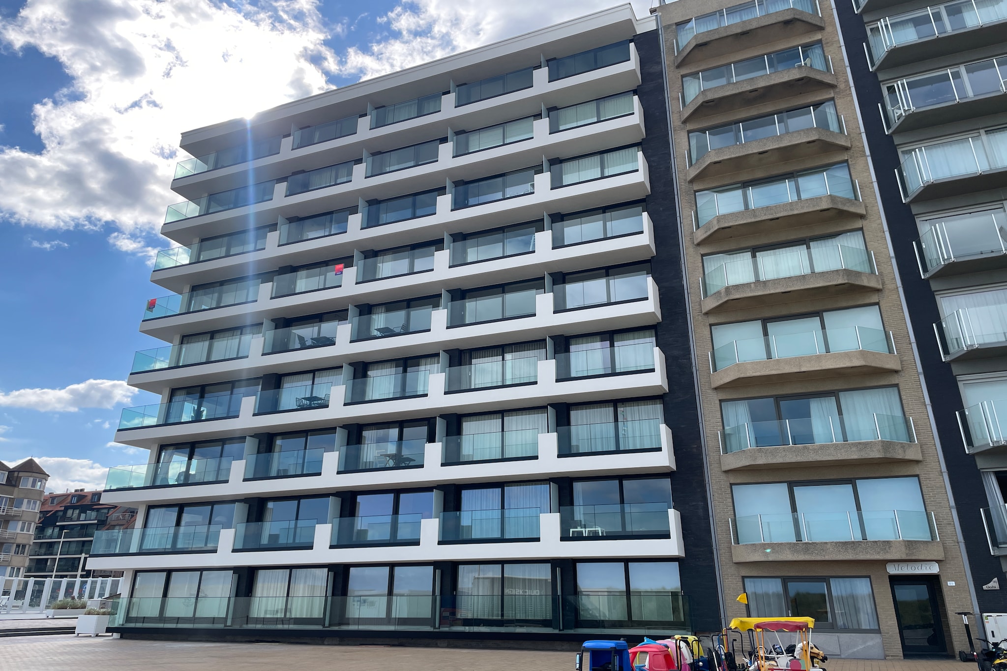 On the 4th floor: (Kitchen(hob(electric), coffee machine, combination microwave, fridge), Living/diningroom(double sofa bed(twin duvet, 140 x 200 cm), TV, dining table, seating area), bedroom(double bed(twin duvet, 140 x 200 cm)), bathroom(shower, washbasin, toilet))\n\nterrace, garden furniture, lift