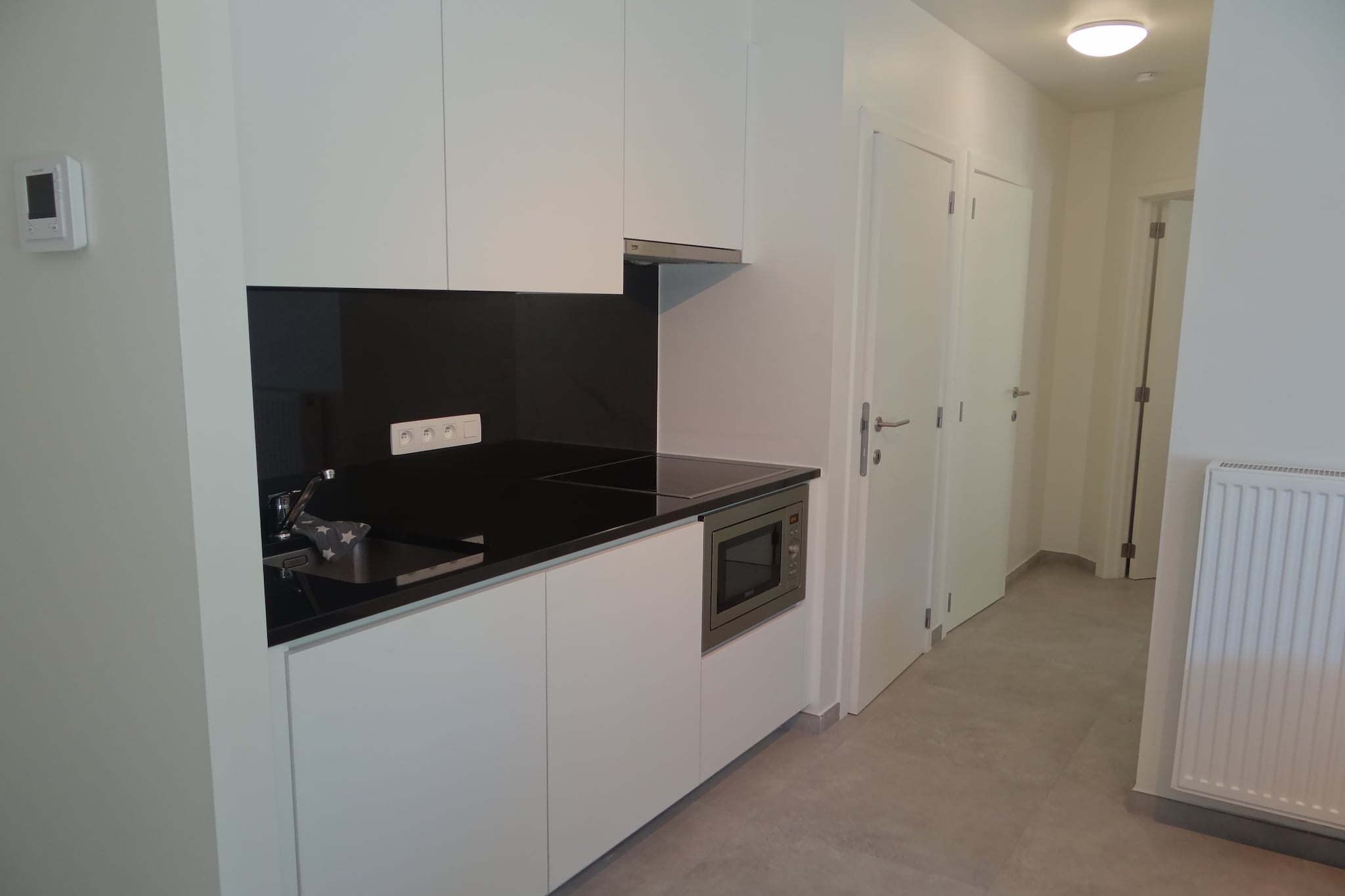 This beautiful ground-floor apartment in Nieuwpoort City offers two cozy bedrooms and a spacious sun-facing terrace, perfect for soaking up the coastal charm. Situated along the scenic canal, it serves as an ideal base for cycling enthusiasts and nature lovers alike. Enjoy the convenience of WiFi and digital TV while unwinding in a tranquil setting just moments from the beach. Whether you're seeking adventure or relaxation, this apartment provides the perfect retreat for an unforgettable stay.
Nieuwpoort is a charming coastal town, known for its picturesque beaches, historical landmarks, and vibrant atmosphere. Whether you're looking to soak up the sun, take a refreshing swim in the North Sea, or enjoy a leisurely walk along the coastline, Nieuwpoort Beach provides the perfect backdrop for relaxation and recreation, located within walking distance. You can also Explore the bustling marina, where colorful sailboats and yachts bob gently in the harbor. Enjoy a meal at one of the waterfront restaurants or simply soak in the maritime atmosphere. Explore the scenic countryside surrounding Nieuwpoort on foot or by bike, following a network of well-marked trails that wind through picturesque villages, lush farmland, and peaceful nature reserves.
Admire spectacular vistas of the azure sea and golden sands from the comfort of your living space, creating an idyllic backdrop for unforgettable moments. Unwind with your favourite shows on Wi-fi enabled television. Prepare delectable meals with ease in the fully equipped kitchen, complete with modern appliances and ample space for culinary adventures. Indulge in restful nights in the cozy bedrooms, thoughtfully designed to ensure a peaceful sleep experience for all guests. Enjoy hassle-free access to the apartment via the convenient lift.