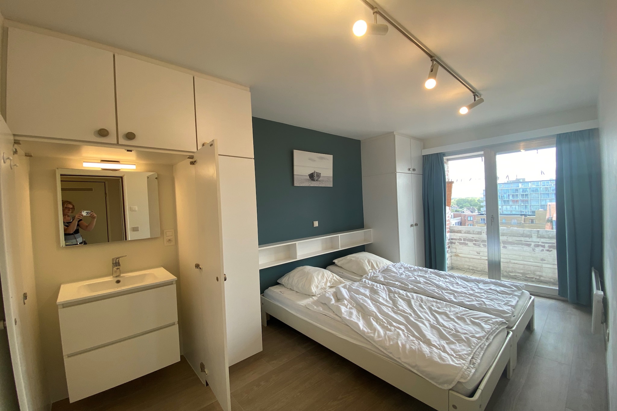On the 8th floor: (open kitchen(hob(induction), hood, coffee machine, oven, microwave, dishwasher, fridge(+ freezer)), Living/diningroom(TV(digital), dining table, seating area, radio), bedroom(double bed or 2 single beds(duvet), balcony or terrace), bedroom(double bed(twin duvet, 160 x 200 cm)), bedroom(single bed(duvet)), bathroom(bath tub, washbasin), toilet(toilet))\n\ntumble dryer, washing machine, lift