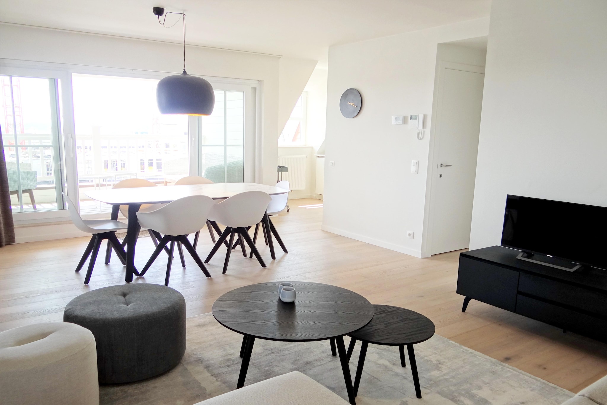 DOCKSIDE 403-Living room