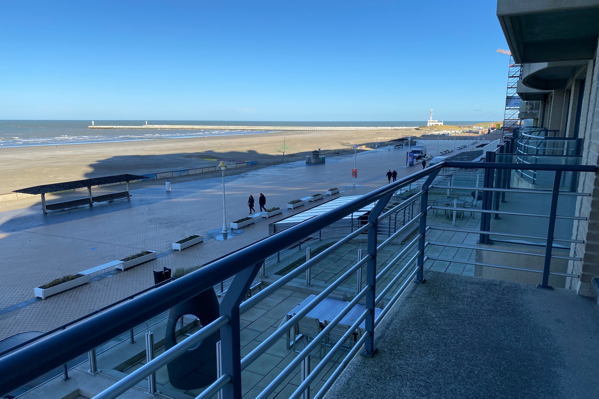 On the 2nd floor: (open kitchen(cooker, coffee machine(pads), coffee machine, combination microwave, dishwasher, fridge-freezer), Living/diningroom(TV(digital), dining table, seating area), bedroom(double bed(160 x 200 cm)), sleeping niche(bunk bed), bathroom(bathtub with shower, washbasin), toilet(toilet))\n\nbalcony or terrace, bicycle storage(shared with other guests), lift