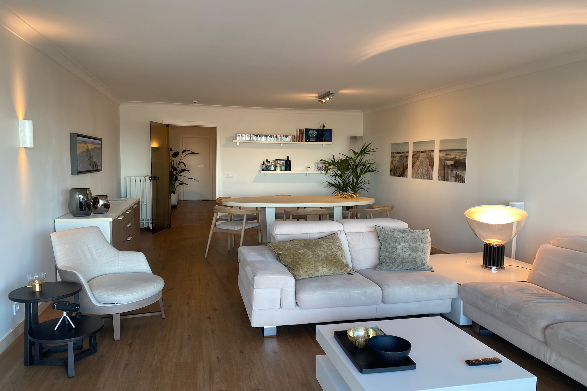 On the 5th floor: (Kitchen(hob(electric), hood, coffee machine(cups, pads), oven, microwave, dishwasher, fridge), Living/diningroom(TV(digital), dining table, seating area, balcony or terrace), bedroom(double bed(twin duvet, 160 x 200 cm), balcony or terrace), bedroom(bunk bed(duvet)), bathroom(tumble dryer, shower, washbasin, washing machine), toilet(toilet))\n\ngarage, freezer, lift