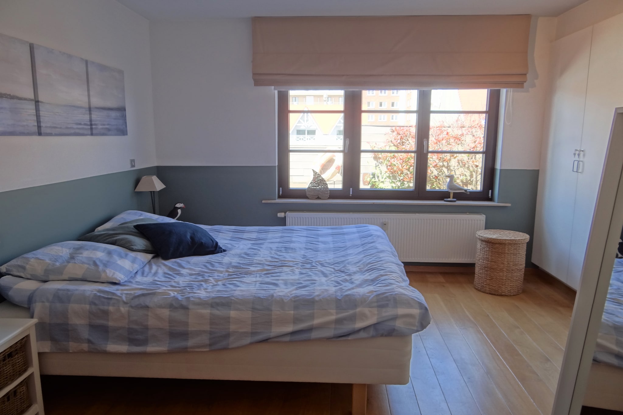 On the 5th floor: (open kitchen(cooker(electric), coffee machine, oven, microwave, dishwasher, fridge(+ freezer)), Living/diningroom(TV(digital), dining table, seating area, streamingservice), bedroom(double bed(twin duvet , down, 180 x 200 cm)), bedroom(single bed(duvet, down), single bed(duvet, down)), Bedroom with bathroom(single bed(duvet, down), single bed(duvet, down), bath tub, washbasin, toilet), bathroom(shower, washbasin), toilet(toilet), storage)\n\ngarage, terrace, bicycle storage, garden furniture, lift, ironing board, iron