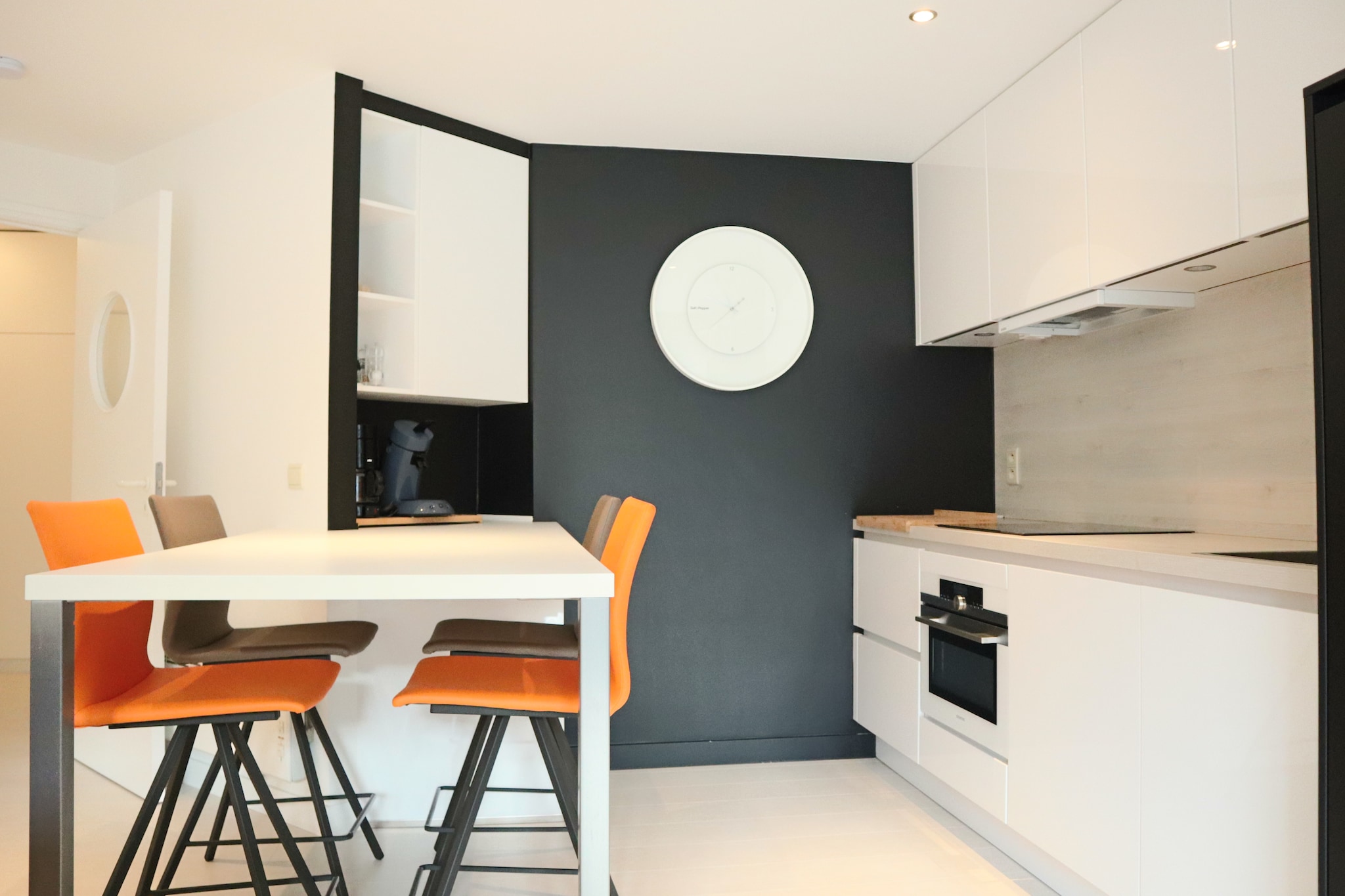 This beautifully renovated two-bedroom apartment offers the perfect blend of modern comfort and coastal charm, complete with a sun terrace to soak in the fresh sea breeze. Ideally situated in the heart of Nieuwpoort, it places you within easy reach of the townâ€™s vibrant center, where an array of shops, cafes, and cultural attractions await. Just a short walk from the sandy shores, this retreat is perfect for those looking to relax by the sea, explore the lively marina, or venture into the scenic countryside on foot or by bike. Whether unwinding on the terrace or discovering the townâ€™s charm, this apartment promises an unforgettable stay.

Channel your inner chef in the fully equipped kitchen using fresh ingredients sourced from the nearby market. Stay connected and entertained with complimentary high-speed WiFi and a state-of-the-art television, providing endless entertainment options for guests of all ages. Retreat to cozy bedrooms, meticulously designed to ensure a restful night's sleep after a day of exploration or relaxation by the sea. 

Experience the best of coastal living and urban convenience in this stylish Nieuwpoort apartment. Book your stay now and embark on an unforgettable journey of relaxation, exploration, and discovery.