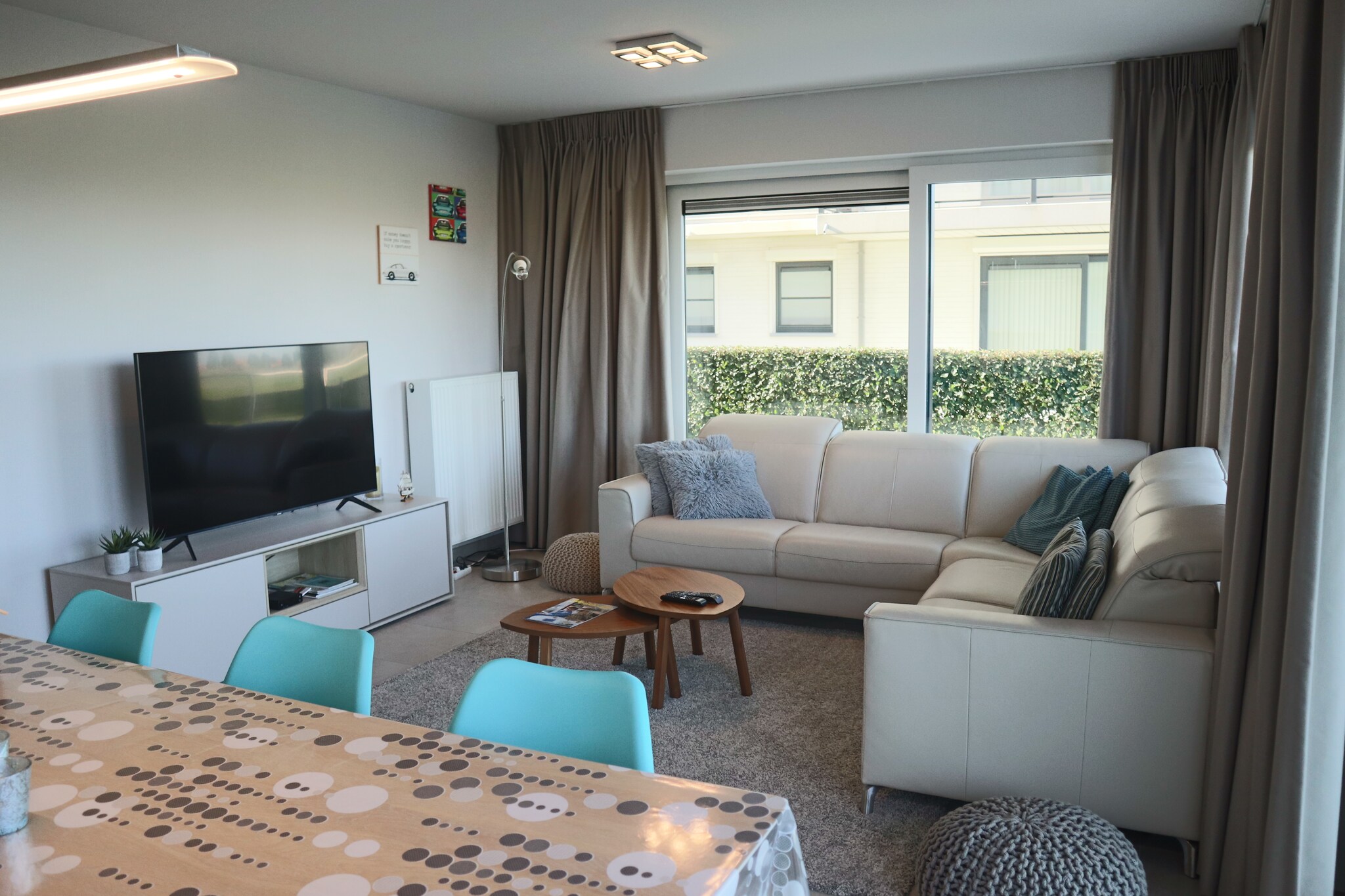 This stylishly furnished two-bedroom apartment offers the perfect blend of modern comfort and coastal charm, nestled between Nieuwpoort Bad and the city. With a spacious terrace providing an open view, it’s an ideal retreat for relaxation. The holiday complex boasts fantastic amenities, including swimming pools, petanque, and beach volleyball, ensuring entertainment for all ages. Conveniently located near the vibrant town center, marina, and scenic walking and cycling routes, this apartment invites you to experience the best of Nieuwpoort.
Channel your inner chef in the fully equipped kitchen using fresh ingredients sourced from the nearby market. Stay connected and entertained with complimentary high-speed WiFi and a state-of-the-art television, providing endless entertainment options for guests of all ages. Retreat to cozy bedrooms, meticulously designed to ensure a restful night's sleep after a day of exploration or relaxation by the sea.
Experience the best of coastal living and urban convenience in this stylish Nieuwpoort apartment. Book your stay now and embark on an unforgettable journey of relaxation, exploration, and discovery.