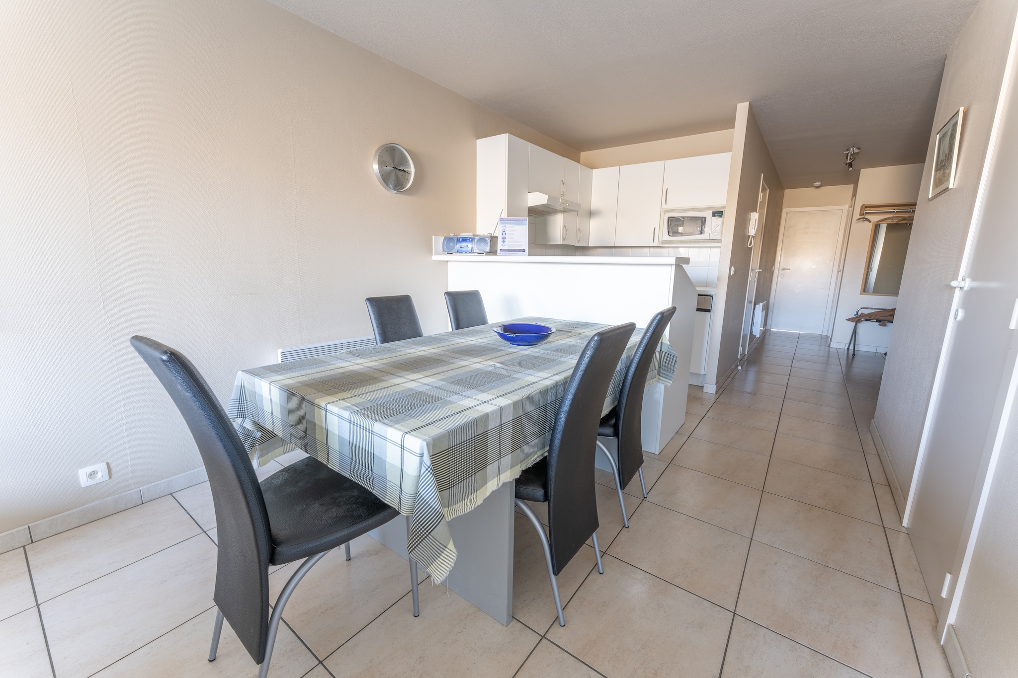 Located on the ground floor of a traffic-free dike, this inviting apartment offers a relaxing seaside escape. It features two spacious bedrooms, ensuring a restful stay, along with a bathroom and a separate shower room. A private south-facing sun terrace extends from the bedrooms, providing a perfect spot to unwind. The apartment is ideal for families with children, offering a welcoming and comfortable environment. Pets are not permitted, ensuring a peaceful and allergen-free stay. A private garage within the building is included, adding convenience for those traveling by car.
Set just steps from the beach, dunes, and sea, this apartment offers direct access to stunning coastal landscapes. Guests can explore nearby cafés, markets, and local restaurants, all within walking distance. The charming seaside promenade is perfect for a stroll, while nearby nature trails provide excellent hiking and cycling opportunities. Various recreational activities, such as water sports and beachside entertainment, are easily accessible.
The apartment is equipped with all essential amenities for a hassle-free stay. The well-appointed kitchen includes modern appliances, making meal preparation effortless. A separate storage room houses a washing machine and dryer for added convenience. The beautifully furnished living room offers a cozy space to relax after a day of exploration. Thoughtfully designed, this apartment ensures a comfortable and memorable holiday.