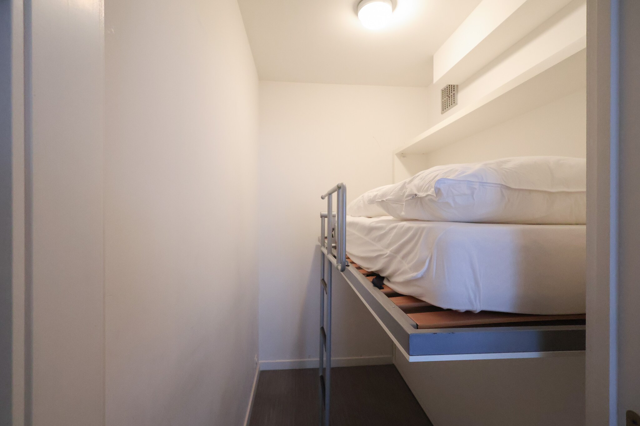 On the 3rd floor: (open kitchen(hob, hood, coffee machine, combination microwave), Living/bed room(double sofa bed(twin duvet, 140 x 200 cm), TV(flatscreen, digital), dining table, seating area, balcony), sleeping niche(bunk bed(duvet)), bathroom(shower, washbasin, toilet))\n\nheating(electric), lift