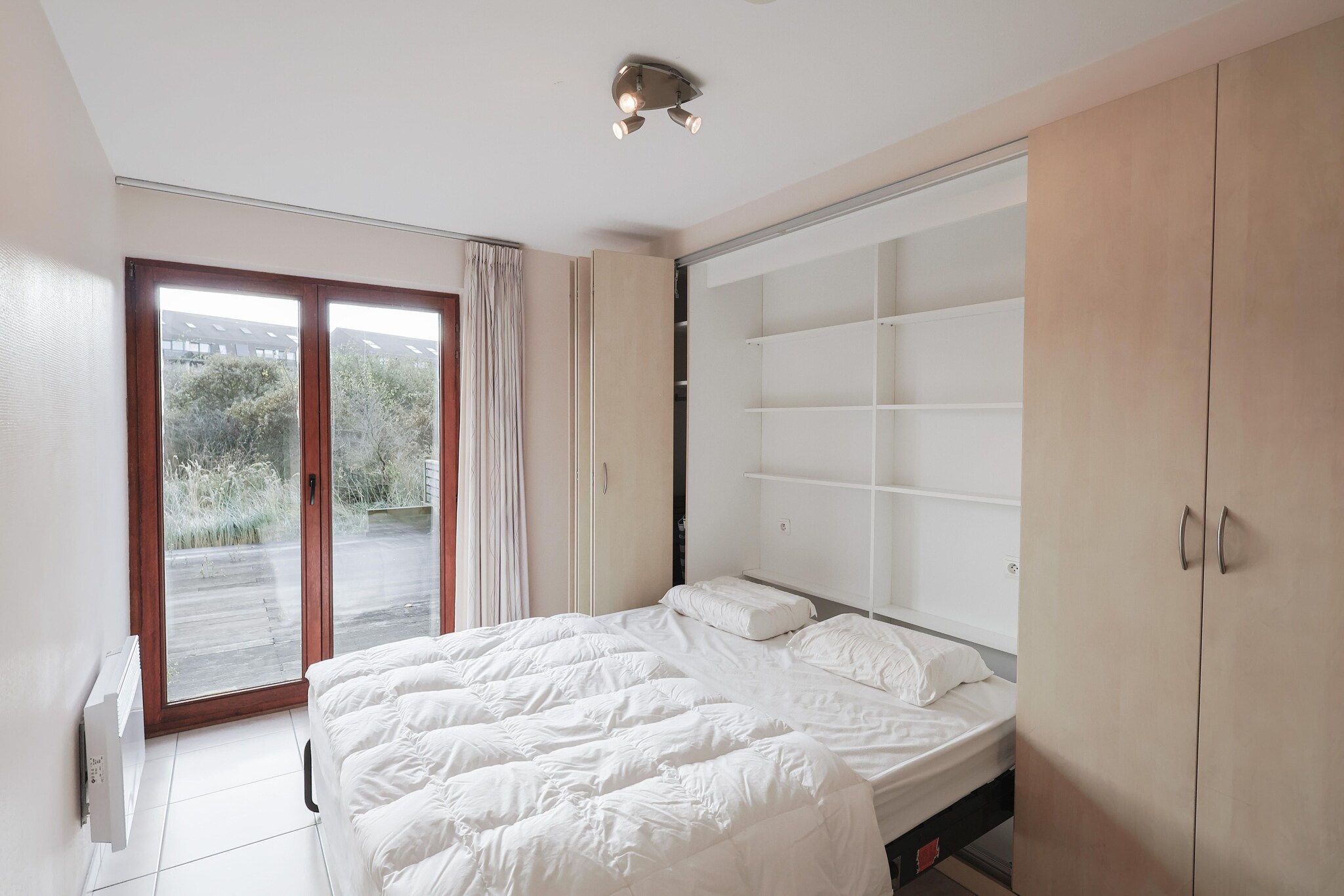 Ground floor: (open kitchen(hob, hood, coffee machine, microwave, dishwasher), Living/diningroom(TV(flatscreen, digital), dining table, seating area, DVD player, video, stereo unit, balcony or terrace), bedroom(double bed(twin duvet, 160 x 200 cm), balcony or terrace), bedroom(double sofa bed(twin duvet, 160 x 200 cm), balcony or terrace), bathroom(bathtub with shower, washbasin, toilet), tumble dryer, washing machine)\n\ngarage, heating(electric)