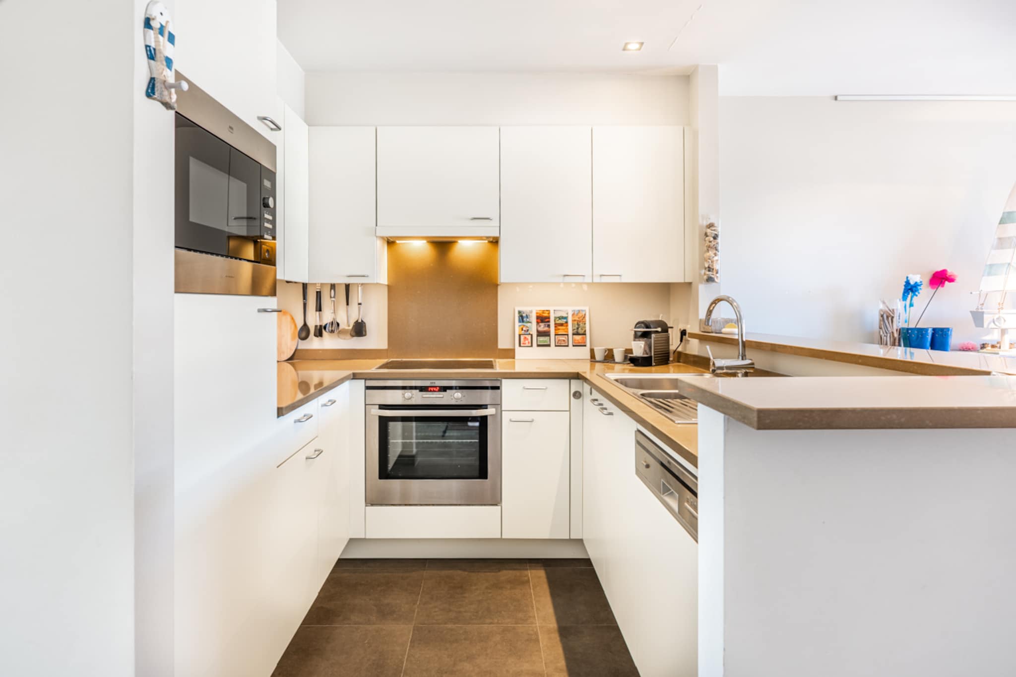 On the 3rd floor: (open kitchen(hob, hood, coffee machine(cups, filter), oven, combination microwave, dishwasher, fridge(+ freezer)), Living/diningroom(TV(flatscreen, digital), dining table, seating area, balcony or terrace), bedroom(double bed(twin duvet, 160 x 200 cm), shower, washbasin, balcony or terrace), bedroom(bunk bed(duvet)), bathroom(bathtub with shower, washbasin, washbasin), storage(washing machine))\n\nheating(electric), parking, lift