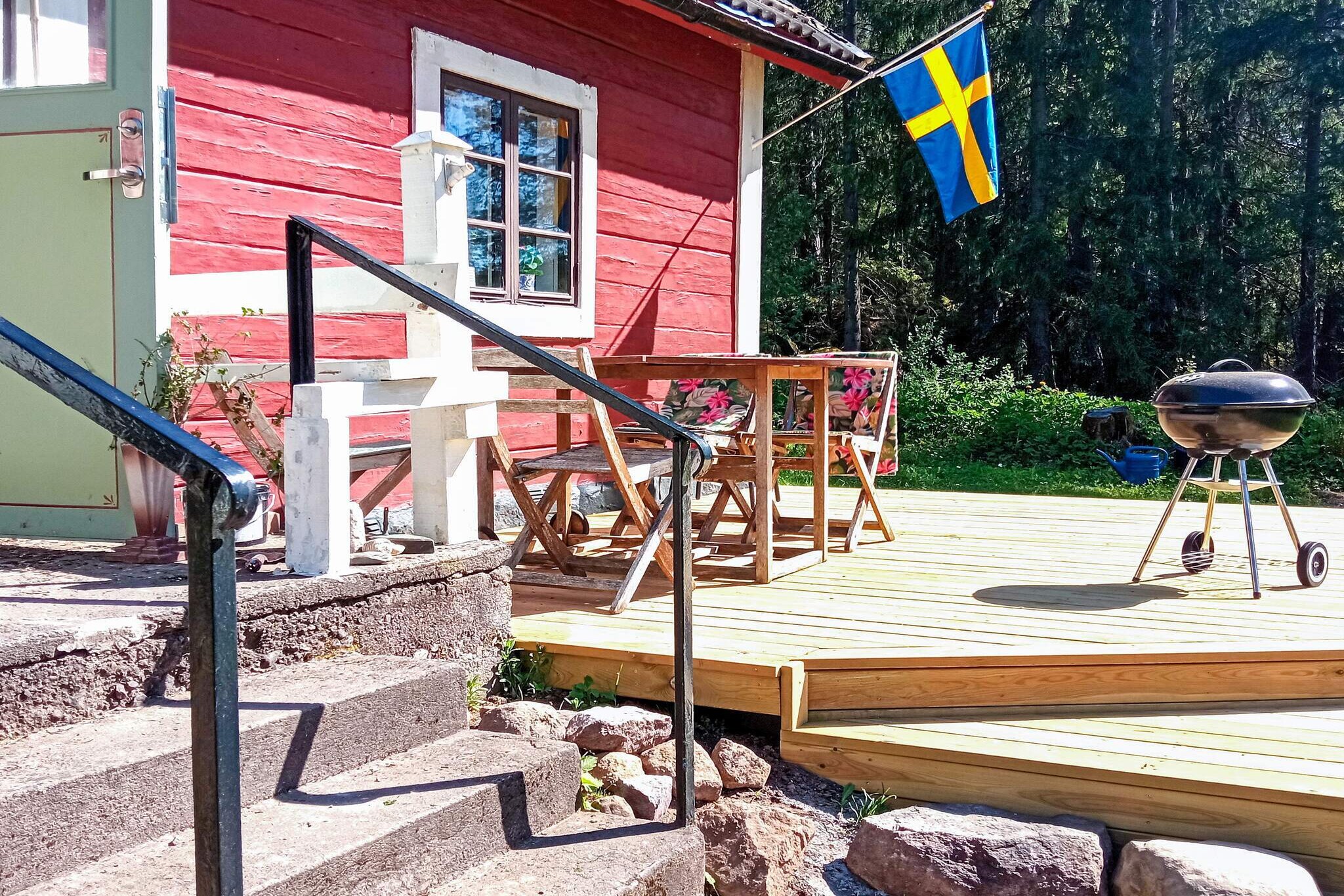 Kitchen(cooker(electric), coffee machine, oven, microwave, fridge(+ freezer), water from well), Living/bed room(double folding bed, TV(swedish TV channels)), bedroom(double bed), bathroom(outdoor shower(outside), washbasin, toilet(electrish)), heating(electric)