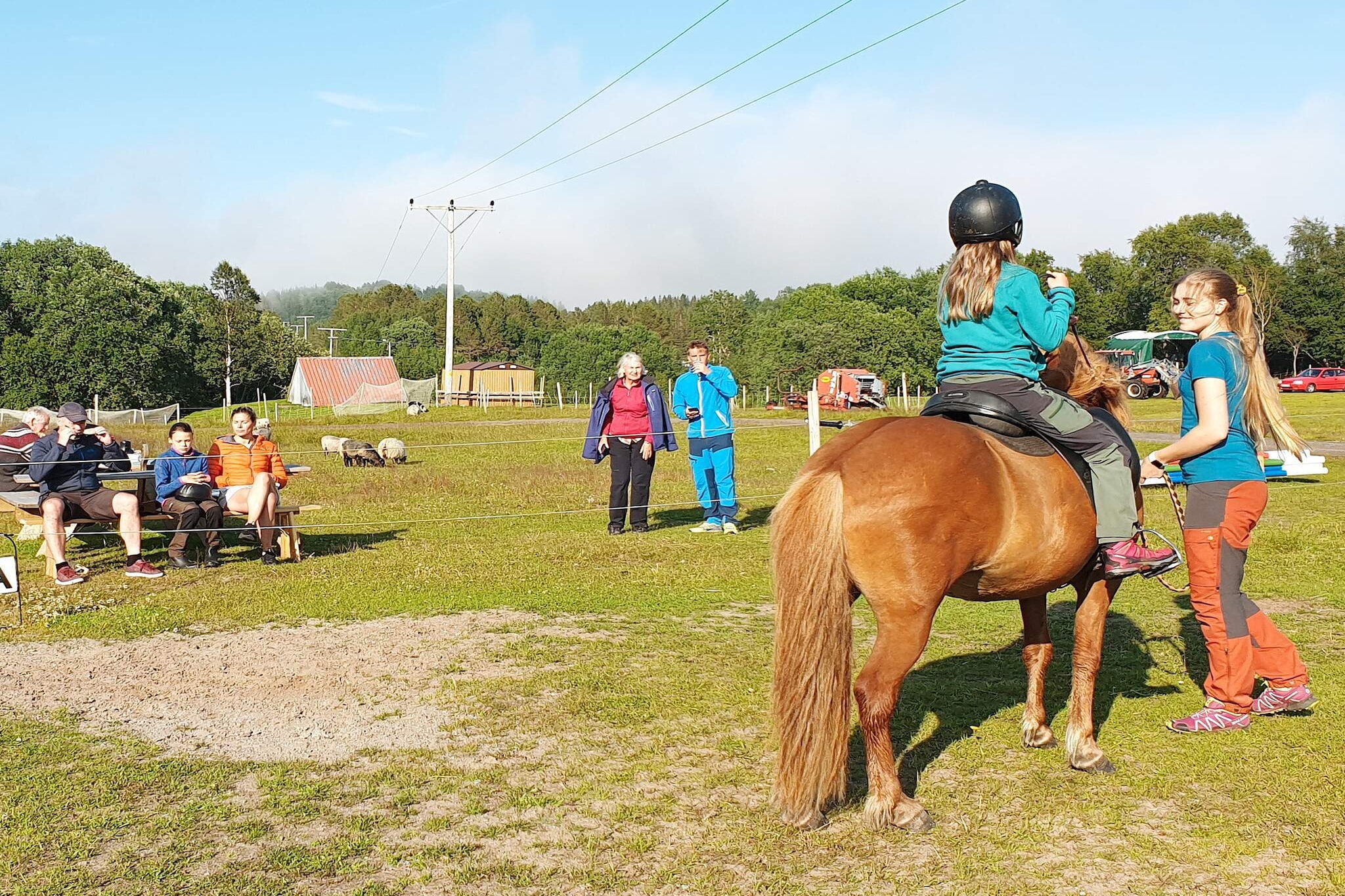 Internet Access DSL, Kitchen(8 m2)(cooker(electric), hood, coffee machine(filter), microwave, dishwasher, fridge, freezer(200-249L), washing machine, high chair), Living/bed room(25 m2)(TV(norvegian TV channels ), netflix), bedroom(single bed, double bed), bedroom(single bed, double bed), bedroom(2x bunk bed), bathroom(bathtub or shower, washbasin, toilet), heating(electric), terrace(15 m2), garden, garden furniture, BBQ, parking, air to air heatpump