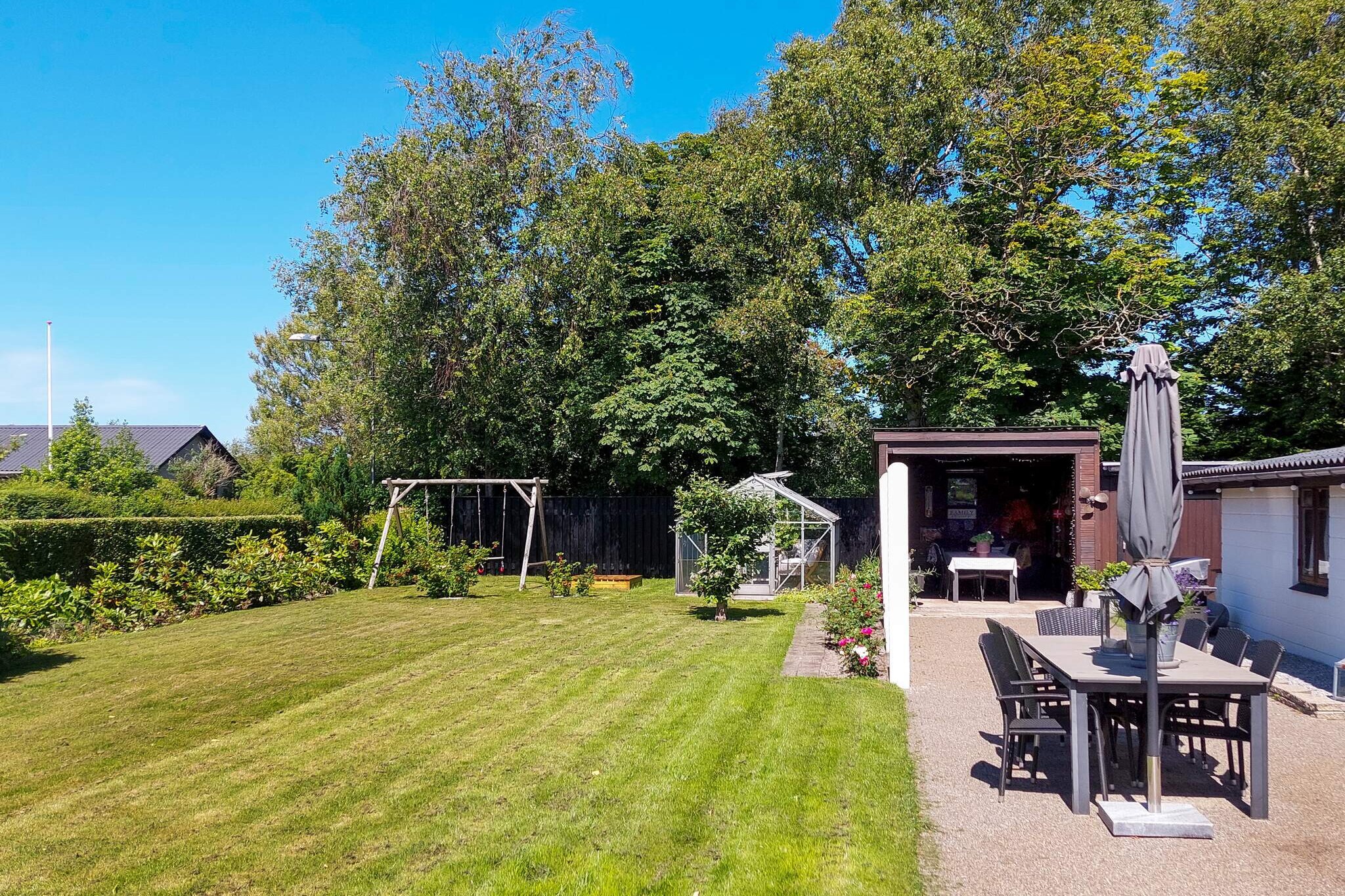 Kitchen(stove(induction), coffee machine, oven, microwave, dishwasher, fridge, freezer(100-139L), tumble dryer, washing machine), Living/bed room(TV(german television channels, danish TV channels (DR1 and TV2), norvegian TV channels , swedish TV channels)), bedroom(2x double bed), bedroom(2x double bed), bedroom(double bed), bedroom(double bed), bathroom(washbasin, shower, toilet), bathroom(washbasin, shower, toilet), heating(electric), garden, garden furniture, play equipment, air to air heatpump