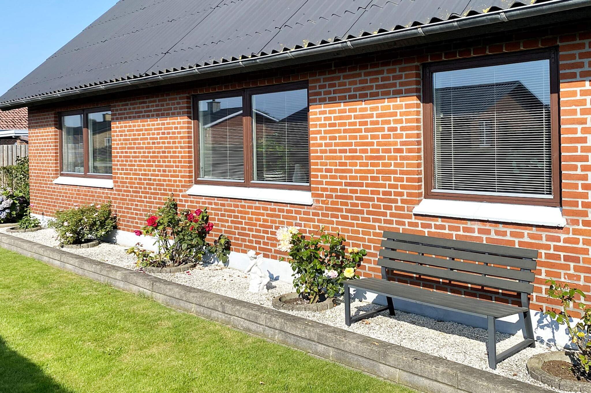 This inviting holiday home accommodates up to 8 guests, featuring 4 spacious bedrooms and 2 modern bathrooms. The detached structure provides ample privacy, while the cozy living area includes comfortable seating for relaxation. Though there is no private pool, guests can enjoy the nearby beach, just 300 meters away. The property is pet-friendly, making it a great option for families traveling with pets. Wi-Fi access is available, and nearby rentals offer outdoor gear to enhance your stay. Located in a prime area, this holiday home is close to several attractions and conveniences. The stunning coastline is a short stroll away, perfect for beach activities. For those looking to enjoy a round of golf, a course is situated 2.5 kilometers from the property. General supplies are available just 275 meters away, while a selection of restaurants is located within 400 meters, ensuring guests have easy access to dining options. Additionally, the nearest train station is only 550 meters away, making travel to nearby cities effortless. The holiday home features a well-equipped kitchen, complete with modern appliances, enabling guests to prepare meals with ease. With two bathrooms, including one that accommodates laundry needs, convenience is prioritized during your stay. Outdoor spaces are designed for relaxation, providing a peaceful environment to unwind after a day of exploration. This property combines comfort and accessibility, making it an ideal choice for families or groups looking to enjoy a memorable getaway.A refundable deposit might be charged closer to your check-in date. TheÂ securityÂ depositÂ ensuresÂ aÂ smoothÂ stayÂ andÂ coversÂ any additionalÂ servicesÂ orÂ consumptionÂ charges.ThisÂ depositÂ coversÂ utilitiesÂ consumedÂ duringÂ yourÂ stay andÂ anyÂ additionalÂ servicesÂ thatÂ mayÂ beÂ taken.TheÂ finalÂ amountÂ willÂ beÂ adjustedÂ basedÂ onÂ actualÂ meter readings,Â actualÂ usageÂ ofÂ extraÂ services,Â andÂ anyÂ remaining balanceÂ willÂ beÂ refundedÂ withinÂ 21Â daysÂ afterÂ checkout.ThisÂ depositÂ simplyÂ actsÂ asÂ aÂ prepaymentÂ forÂ chargesÂ that Â youÂ wouldÂ anywaysÂ payÂ for,Â ensuringÂ aÂ seamlessÂ stayÂ and check-outÂ experience.