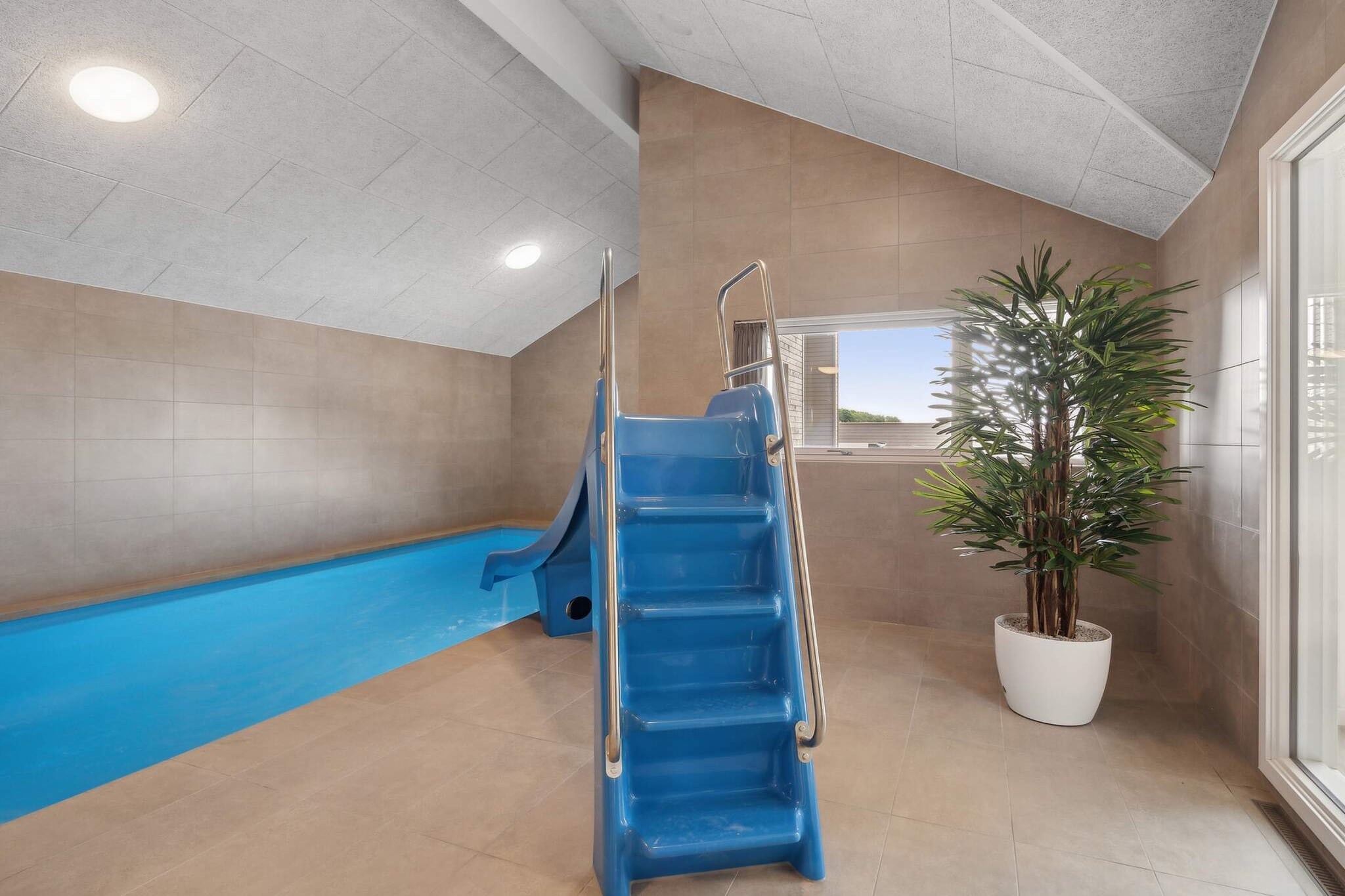Luxury Retreat by Hasmark - Swimming pool