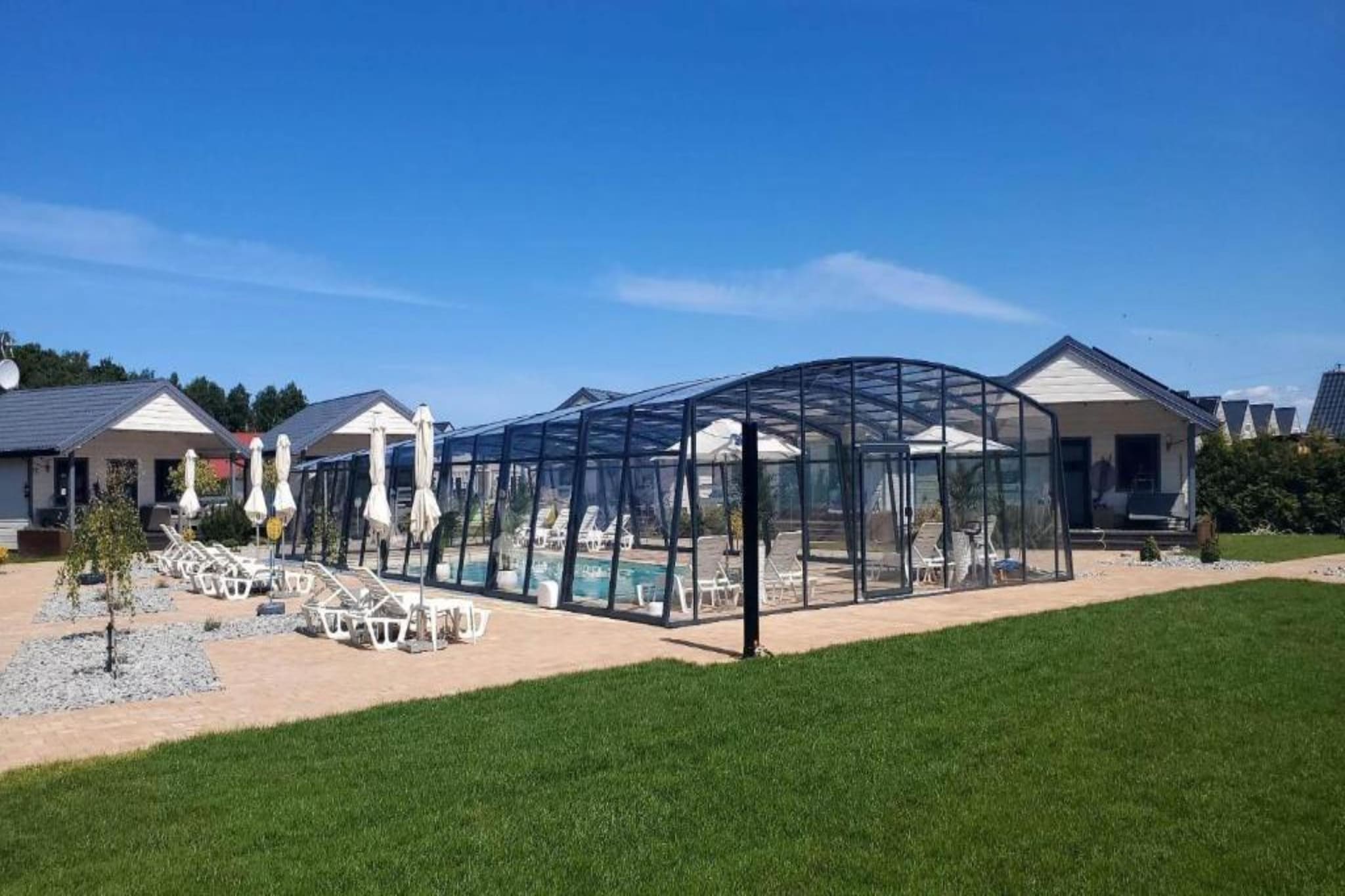 Domki wakacyjne przy stawie Jarosławiec - Piscine