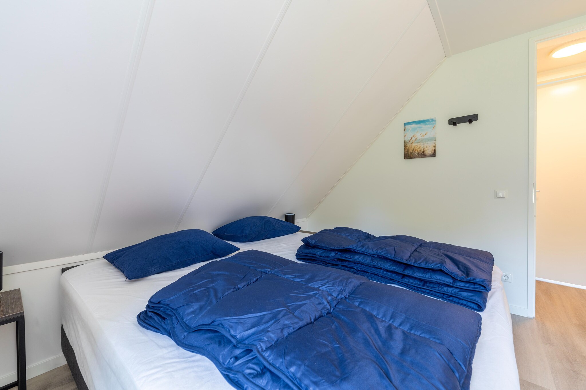 Ground floor: (hallway, Living room(TV, seating area), open kitchen(hob, electric kettle, coffee machine(pads), coffee machine(filter), combination microwave, dishwasher, fridge(+ freezer)), toilet(washbasin, toilet), pantry)\n\nOn the 1st floor: (bedroom(single bed, single bed, TV, sauna), bedroom(single bed, single bed), bathroom(shower, washbasin, toilet))\n\ntumble dryer, washing machine, garden doors, terrace, garden, garden furniture