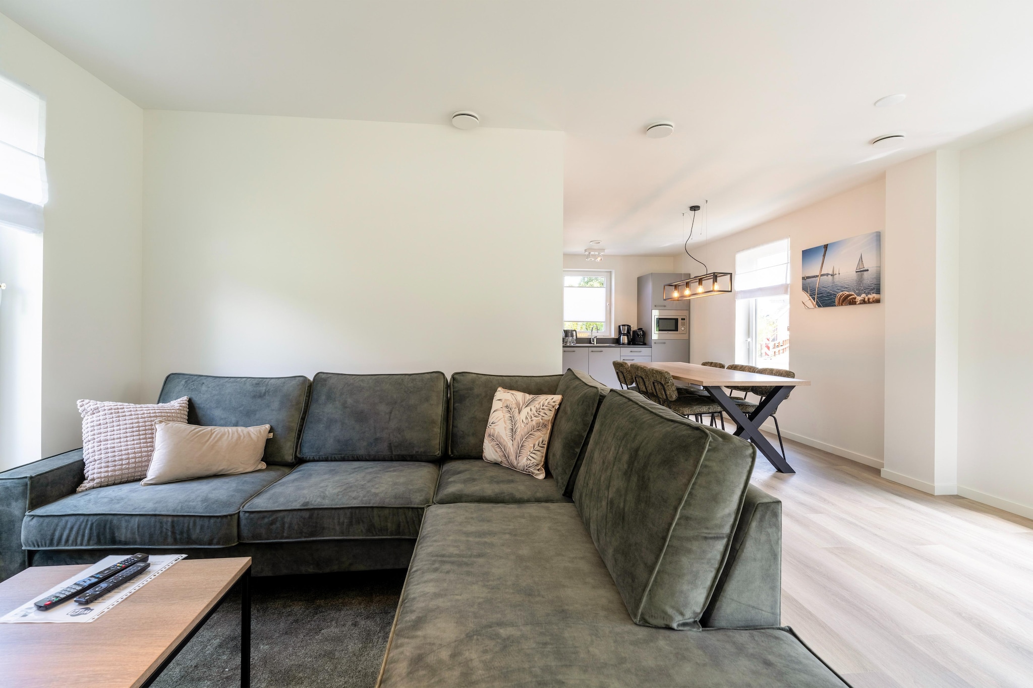 Surrounded by nature in Simonshaven, this holiday home for four guests offers a peaceful escape just 150 meters from the lake beach. Guests can enjoy direct access to a fishing spot by the villa, or explore nearby bike and boat rentals for outdoor adventures. With charming Dutch towns like Brielle and Hellevoetsluis within easy reach, there are plenty of opportunities to discover local history and coastal beauty.
Inside, the home features a welcoming living space with a TV, a fully equipped open kitchen, and two cozy bedrooms with single beds. Guests can unwind on the terrace or relax in the garden, complete with outdoor furniture for al fresco dining. A sauna adds a luxurious touch, while practical amenities like a washing machine, central heating, and private parking ensure comfort and convenience.
For local attractions, visit the Brandweermuseum Hellevoetsluis, showcasing firefighting history, or stop by Alpaca-World Brielle for a unique experience. Dining options include Pannenkoeken Zuidland, which offers delicious pancakes with scenic views, and Voyage Food, known for its cozy ambiance and excellent coffee. Whether seeking relaxation or adventure, this lakeside getaway is the perfect choice.