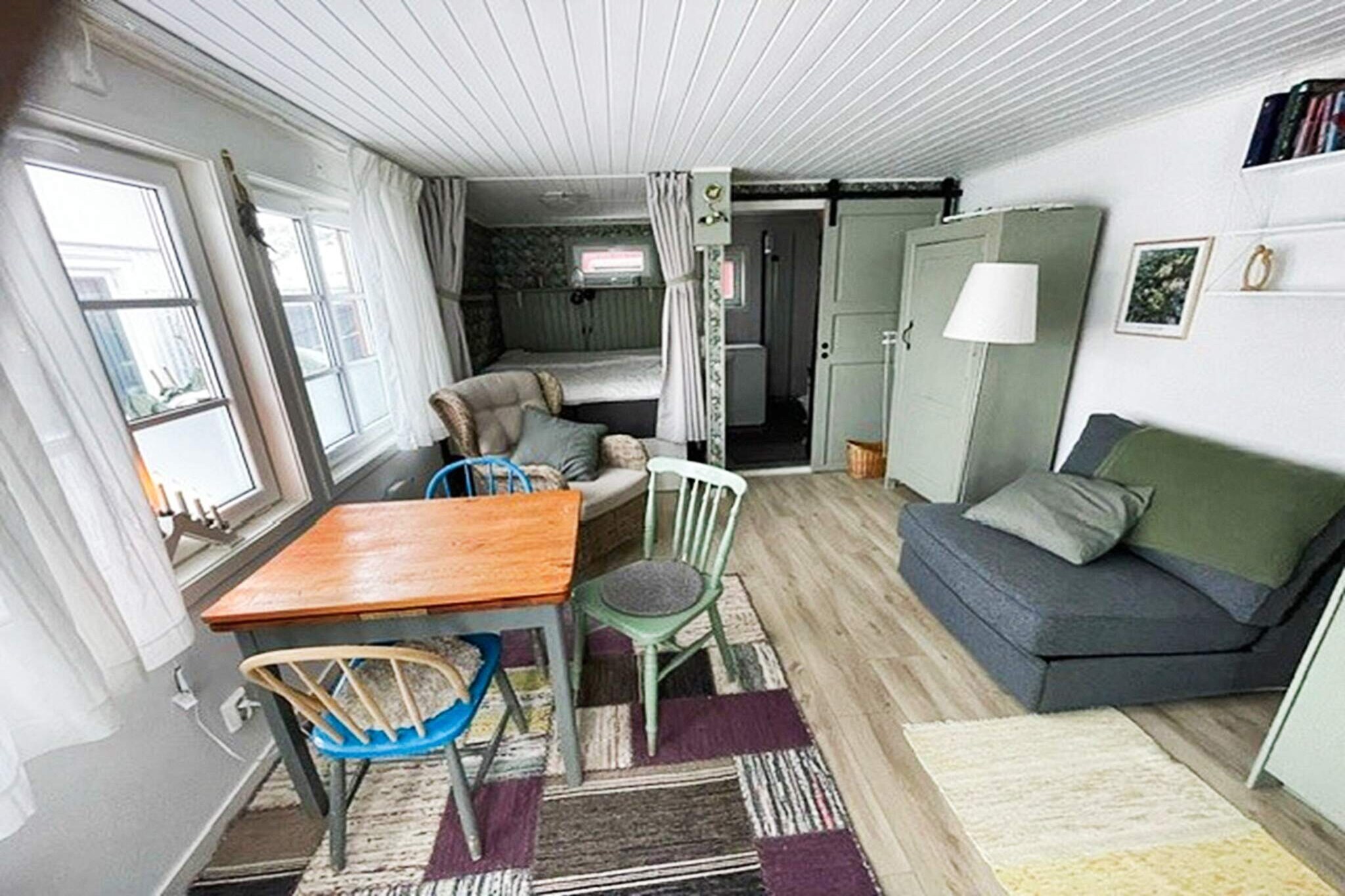 Welcome to a charming red cottage on the island of Ã–ckerÃ¶, one of the West Coast's most beautiful islands in Gothenburg's lovely archipelago! Here you have a perfect starting point for visiting HÃ¶nÃ¶, FotÃ¶, Vinga Lighthouse and several other incredible places. The cottage consists of a newly renovated part (2023) where the kitchen, family room, bathroom and sleeping alcove are located. Via the entrance there is direct access to the kitchen and living room where there is an armchair that can be converted into an additional bed (slightly smaller than standard dimensions) for one person. The sleeping alcove has a double bed (160cm) and there is a curtain if you want to screen it off. Toilet with shower and washing machine. Remember to use the hot water sparingly as the space in the water heater is limited. At the other end of the cabin there is an annex with a single bed (90cm). Entrance from outside. The cottage with annex is on the same plot as the owners' residence. Not far from the house are Ã–ckerÃ¶'s center, HjÃ¤lvik's and Hummerviken's bathing spots, both well-visited and popular. You will have a wonderful stay among small shops, restaurants and fishing boats. With close proximity to the beautiful nature of the island with donut stands within easy reach, you can really find peace here. A stone's throw away is the ICA store, system company and the lovely harbor with its pleasant cafÃ© and their fantastic prawn sandwiches. If you want to feel the pulse, it's easy to take public transport to Gothenburg's inner city with everything it has to offer.